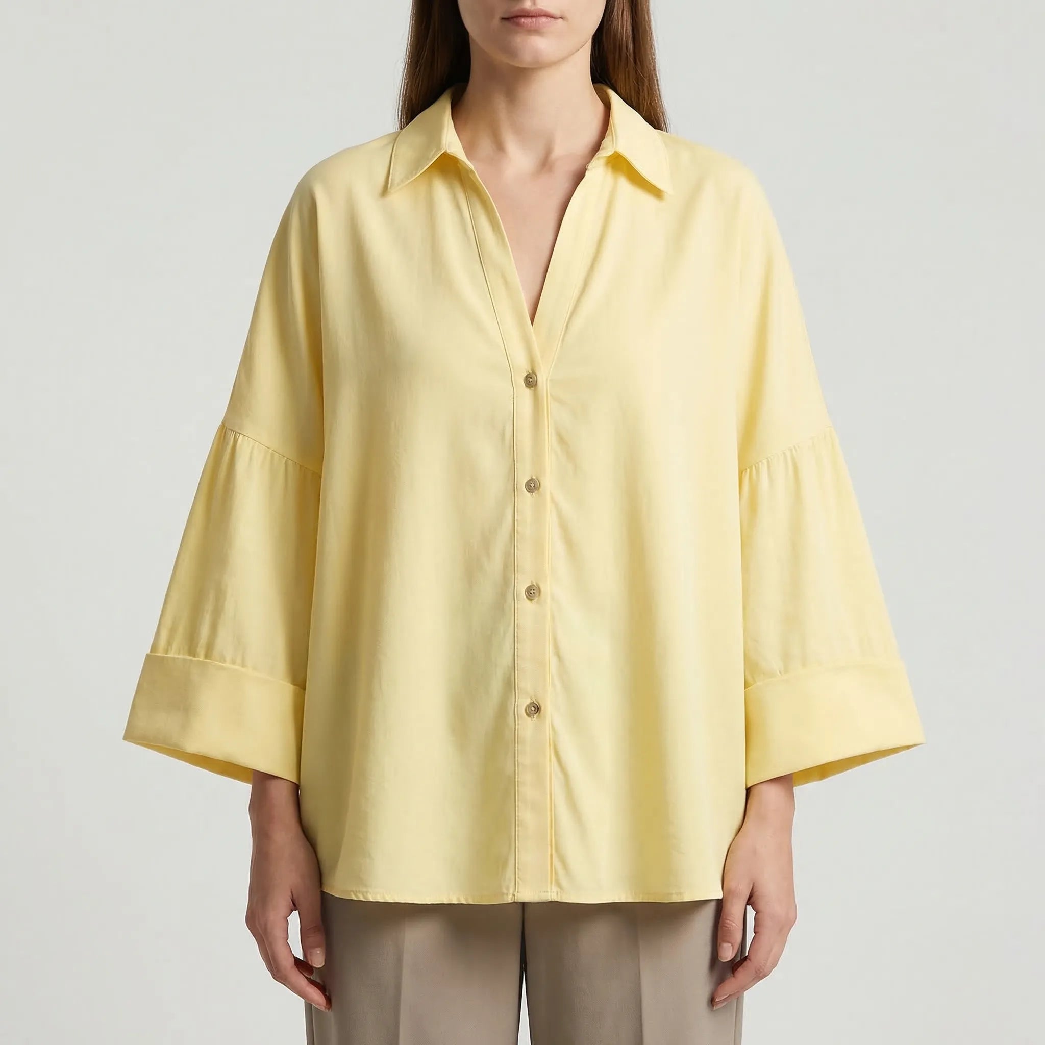 Breitleinen-Bluse mit asymmetrischem Saum und Johnny-Kragen Knopfleiste