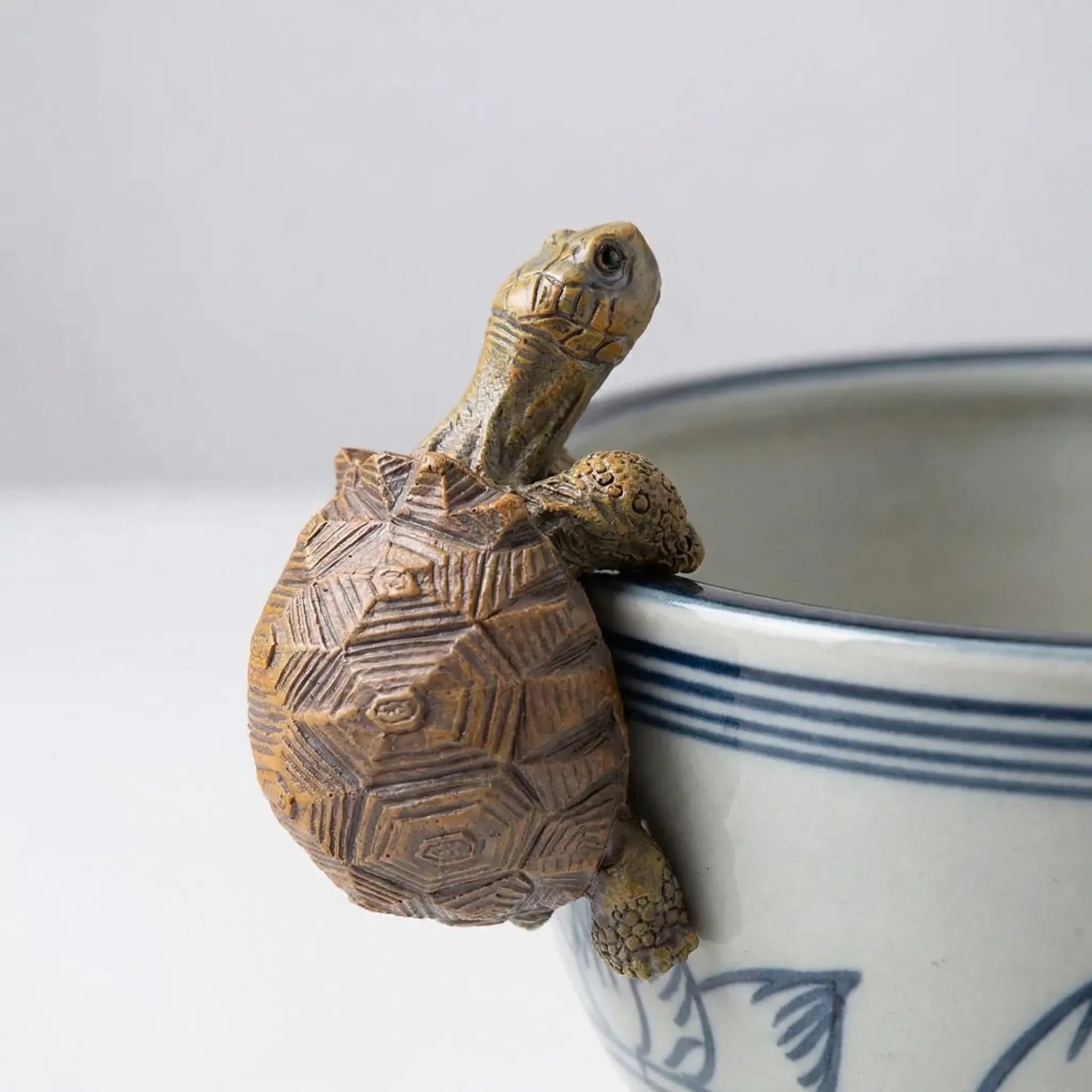 Miniatur-Schildkrötenfigur zum Klemmen auf Topfränder und Vasen