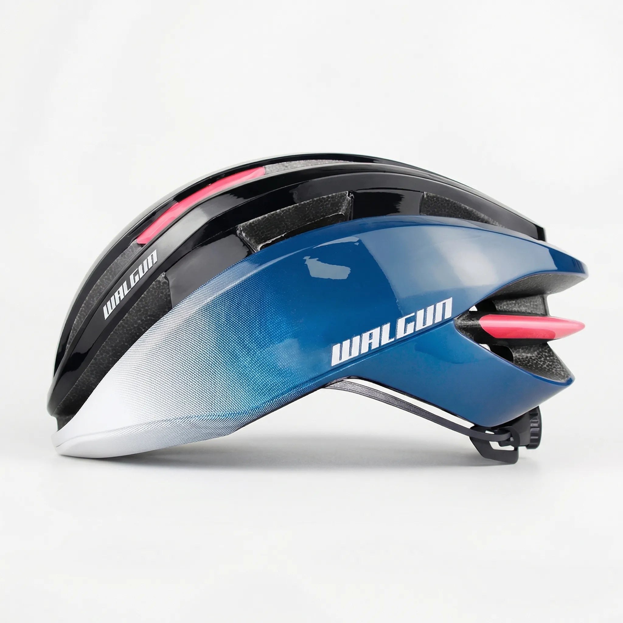 Aerodynamischer Rennradhelm mit Belüftung und verstellbarem Haltesystem