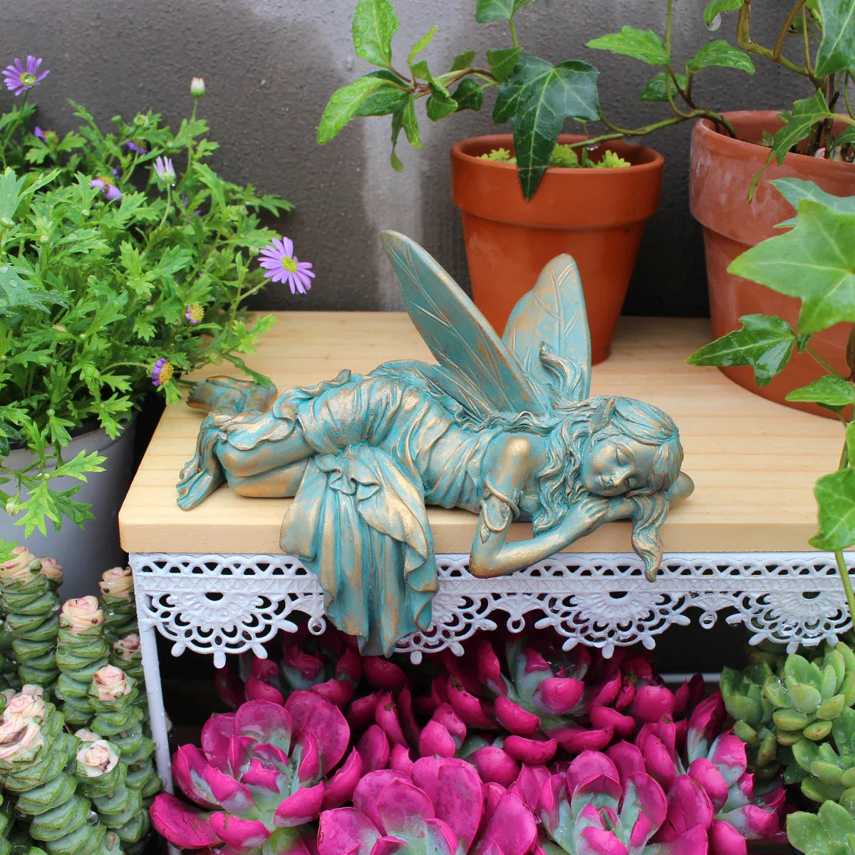 Schlafende Elfe mit Flügeln Gartenfigur Kupferoptik