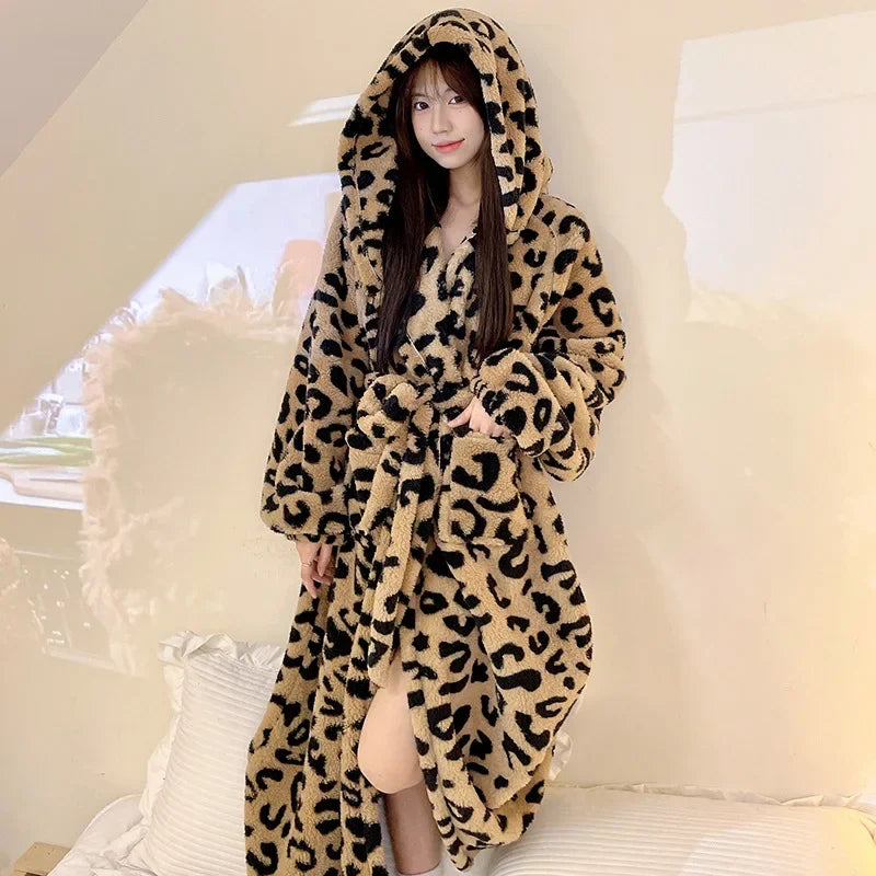 Langer Plüsch-Kapuzen-Loungemantel mit passendem Hut, winter warm