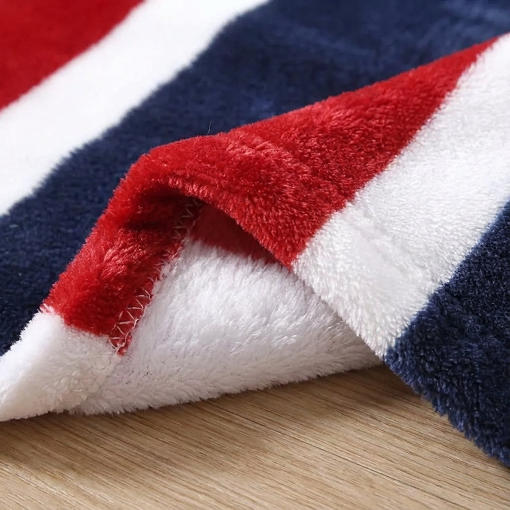 Flauschige gestreifte Wurfdecke mit klassischem Streifenmuster