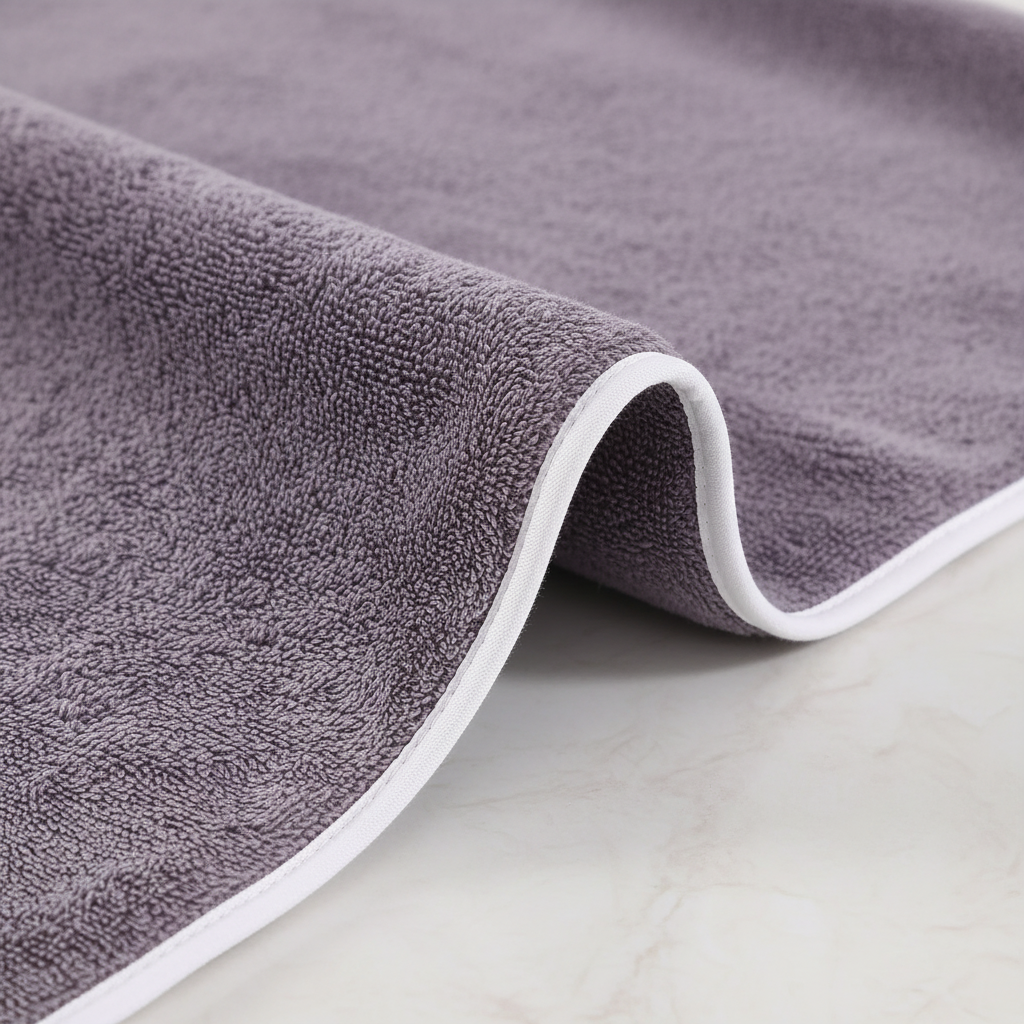 Tragbarer Bade-Handtuch-Bademantel ultraweich mit Kapuze