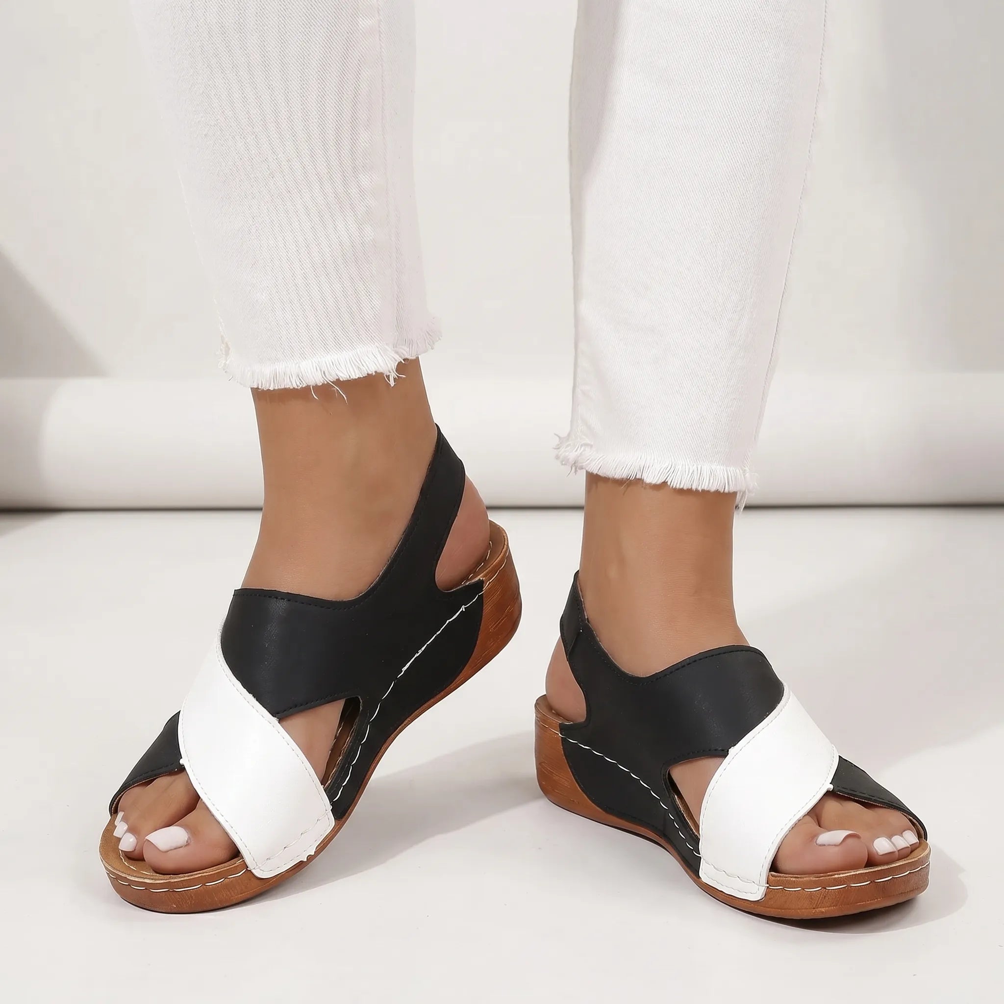 Damen-Keilsandalen mit Kreuzband-Design und Slip-on-Riemchen