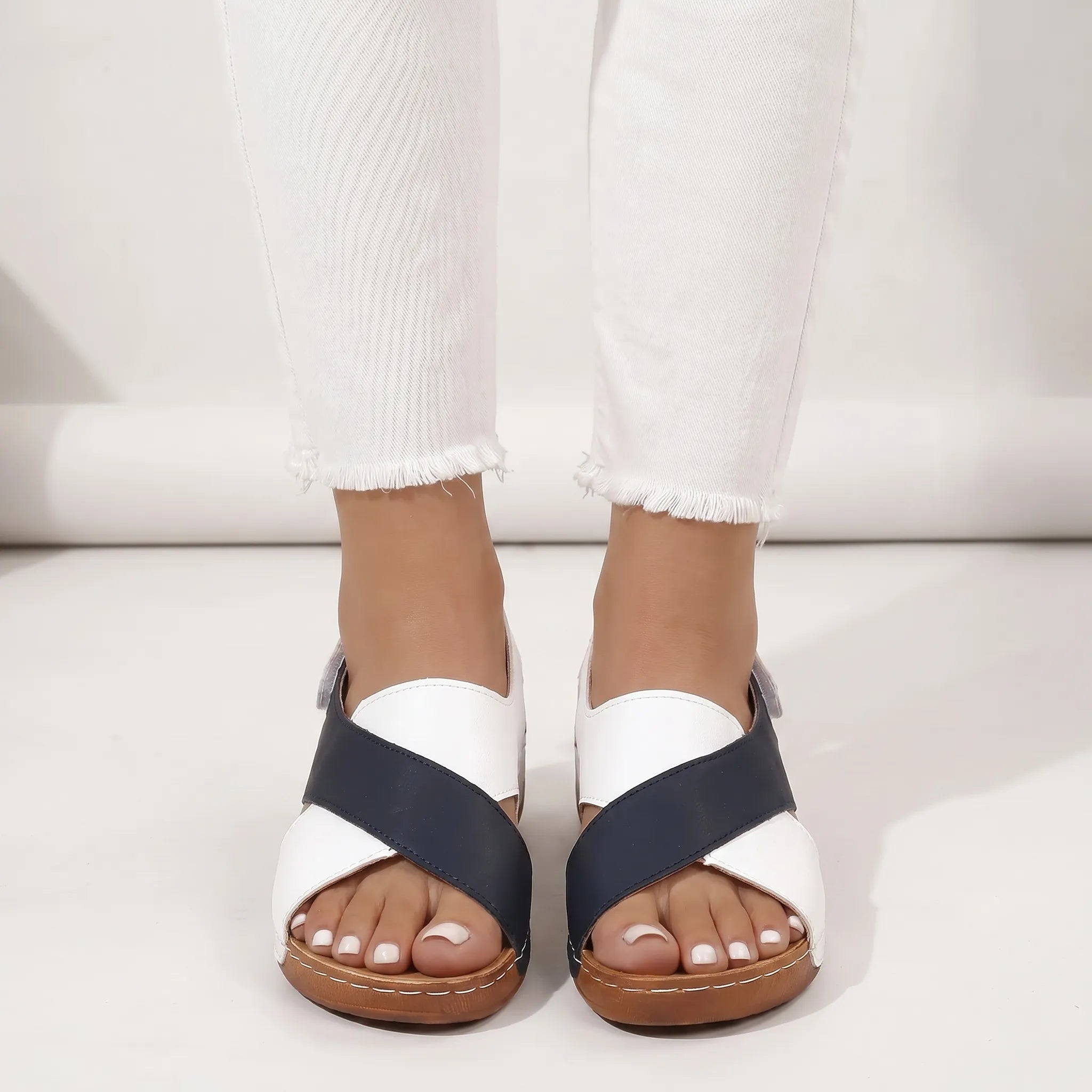 Damen-Keilsandalen mit Kreuzband-Design und Slip-on-Riemchen
