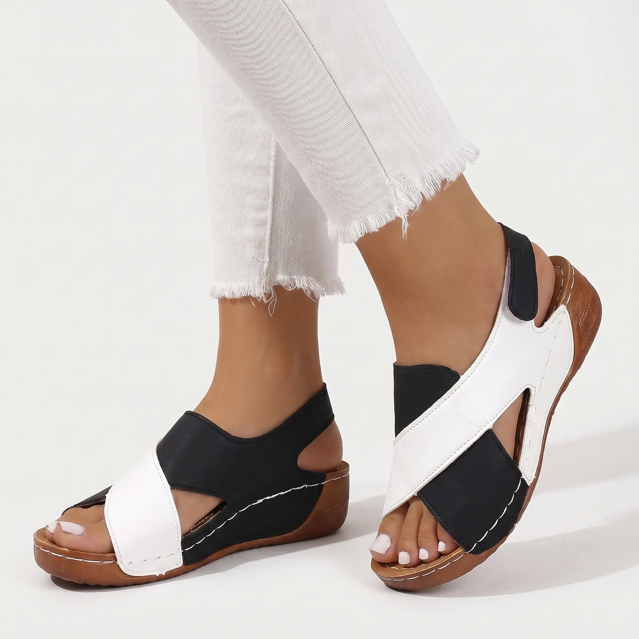 Damen-Keilsandalen mit Kreuzband-Design und Slip-on-Riemchen