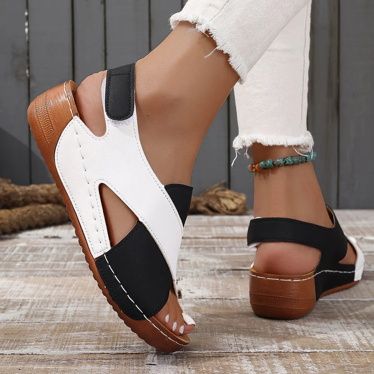 Damen-Keilsandalen mit Kreuzband-Design und Slip-on-Riemchen