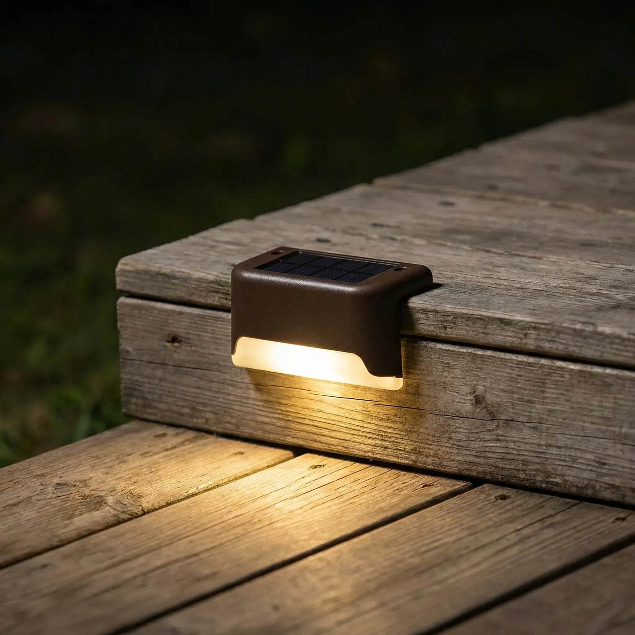 Nordspur | Soluxe Solar-Powered Outdoor Step Lamp