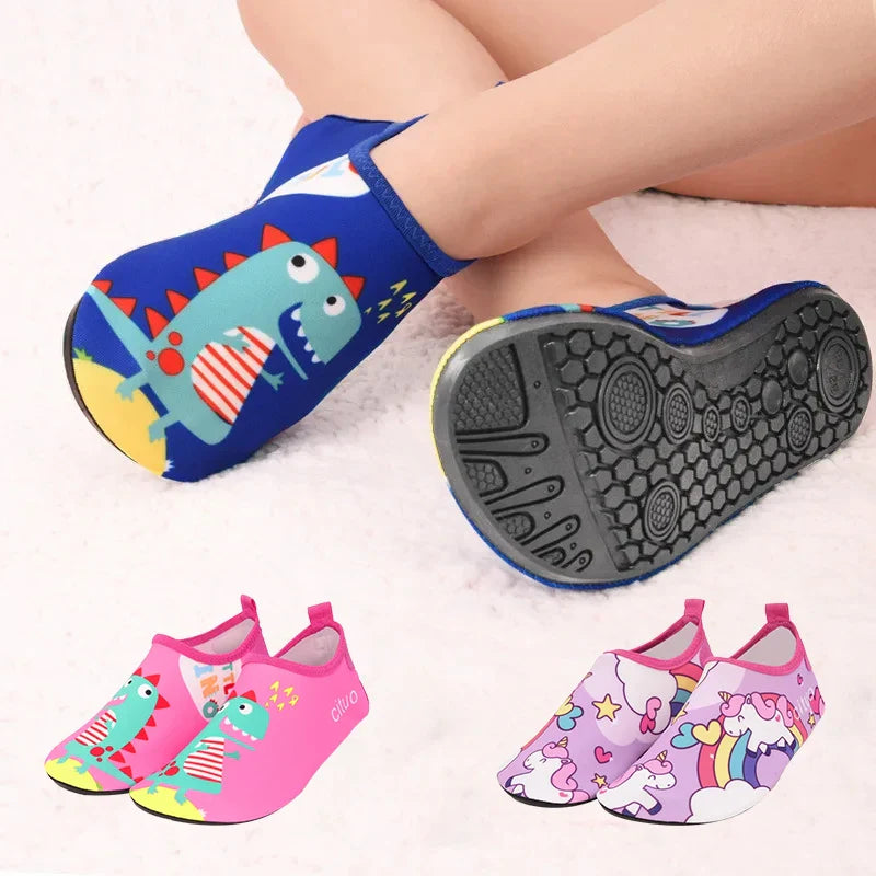 Kinderwasserschuhe leicht rutschfest bunte Designs Strand Pool