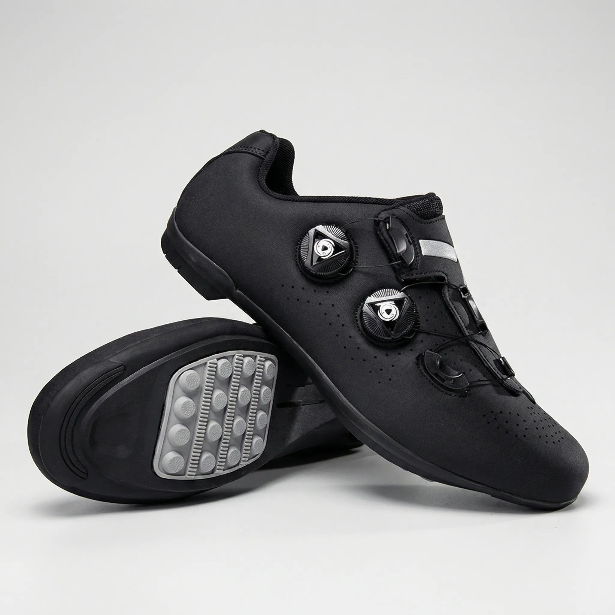 Selbstverriegelnder Radschuh mit Doppel-Dial-Verschluss und reflektierendem Streifen