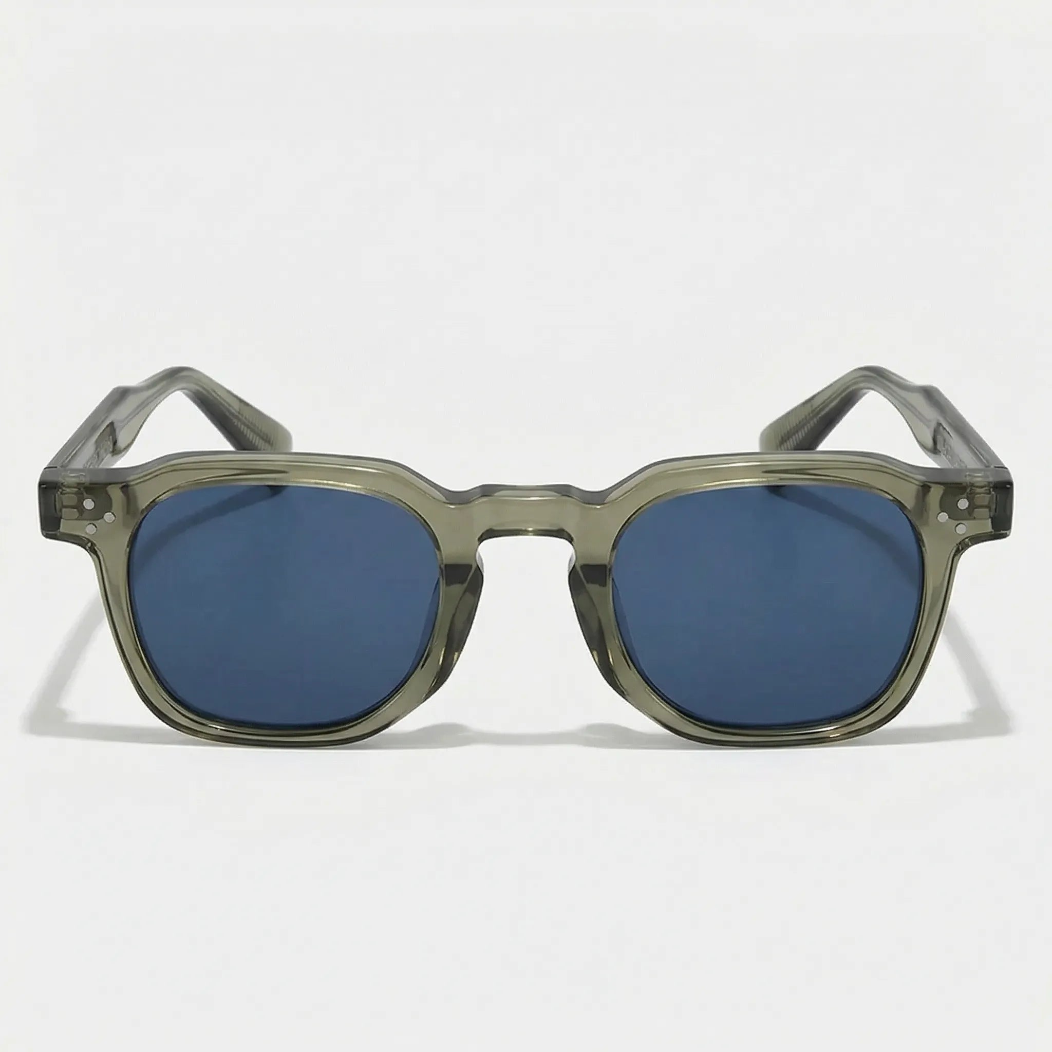 Kleine quadratische Sonnenbrille mit Nietdetails und kompaktem Rahmen