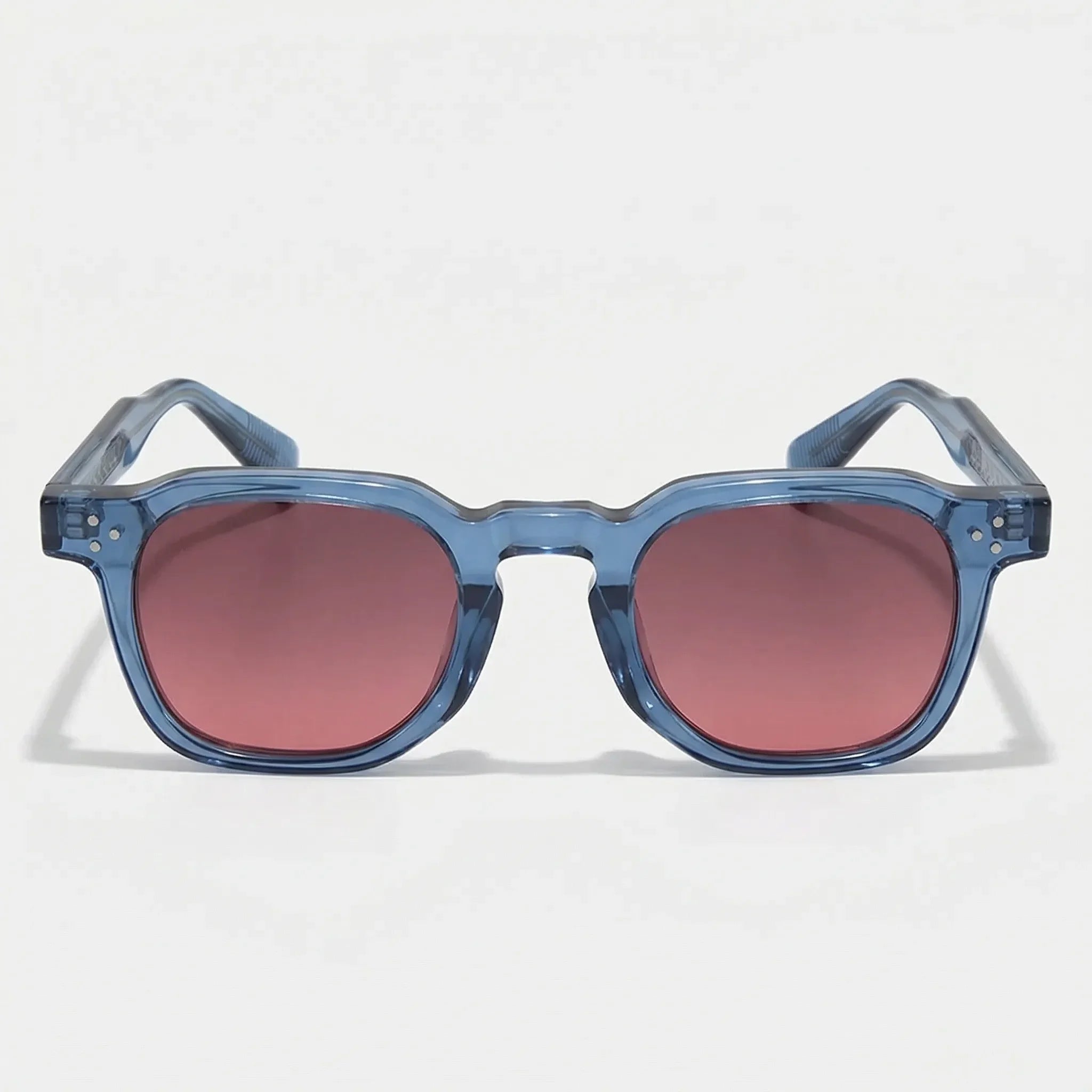Kleine quadratische Sonnenbrille mit Nietdetails und kompaktem Rahmen