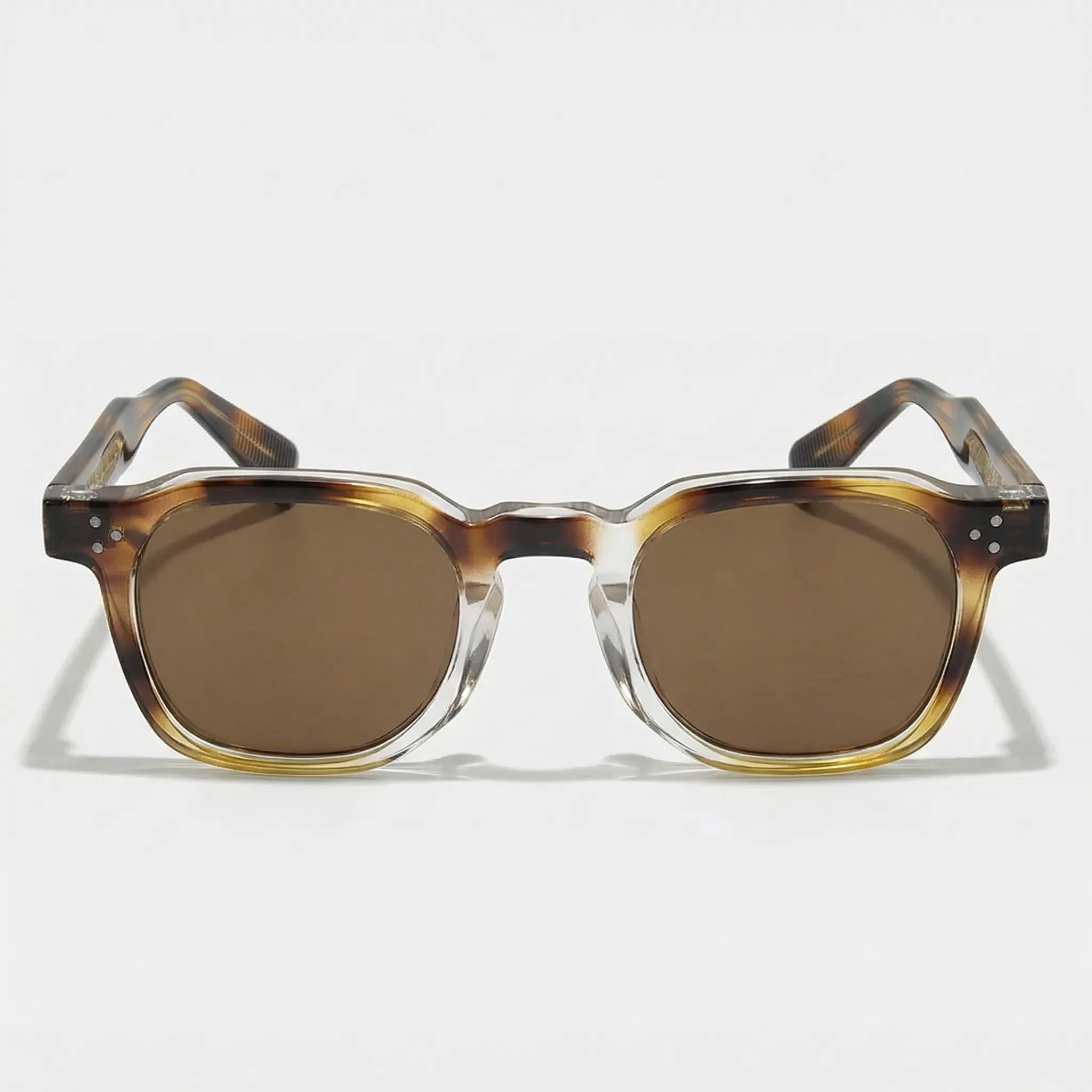 Kleine quadratische Sonnenbrille mit Nietdetails und kompaktem Rahmen