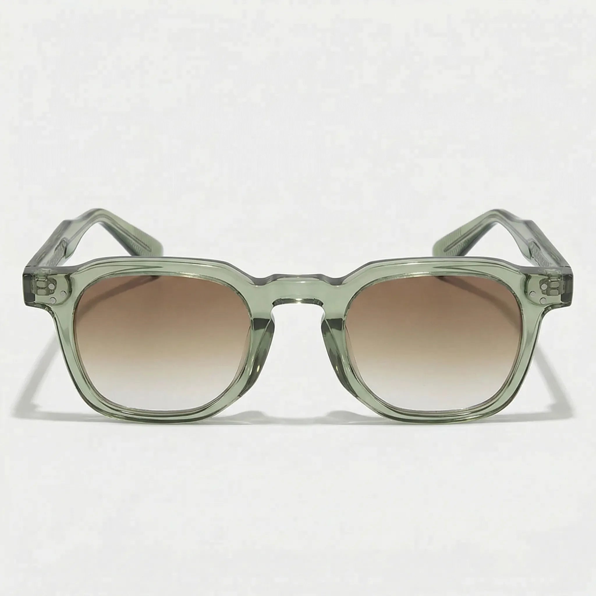 Kleine quadratische Sonnenbrille mit Nietdetails und kompaktem Rahmen