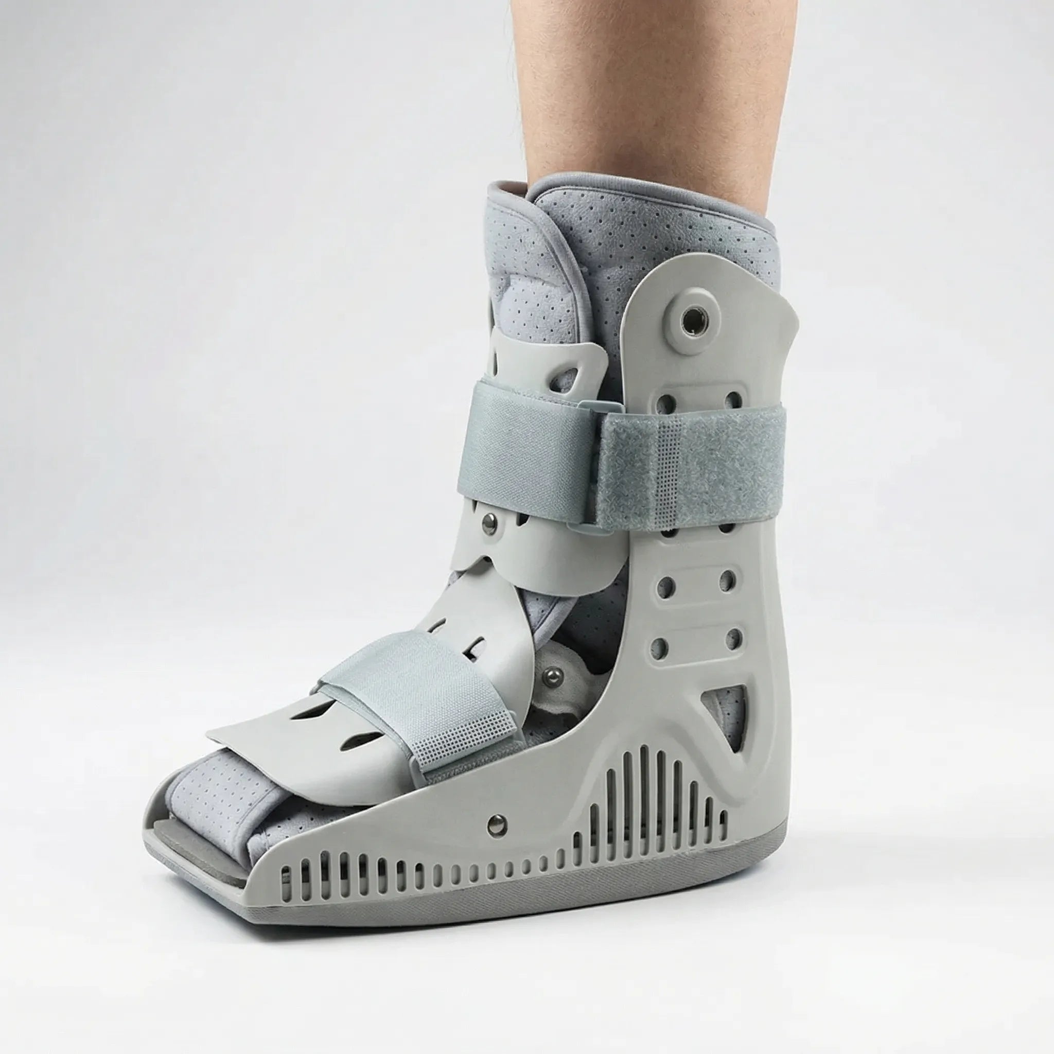 Aufblasbarer orthopädischer Gehstiefel mit Luftkammern und Rocker-Sohle