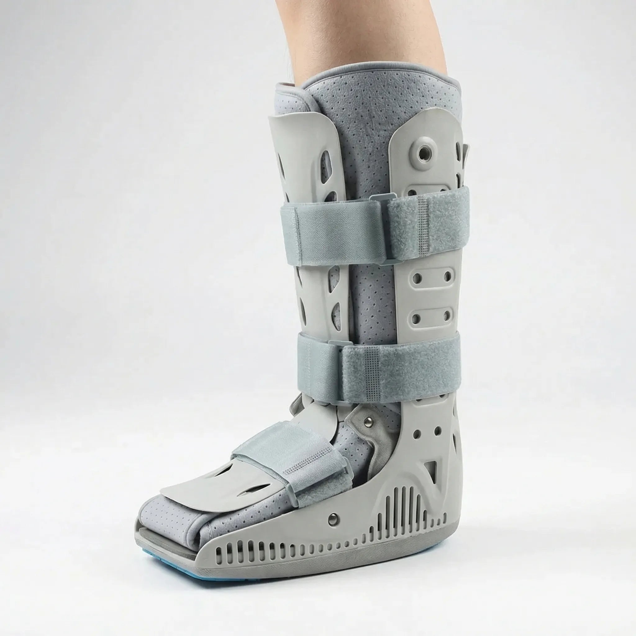 Aufblasbarer orthopädischer Gehstiefel mit Luftkammern und Rocker-Sohle