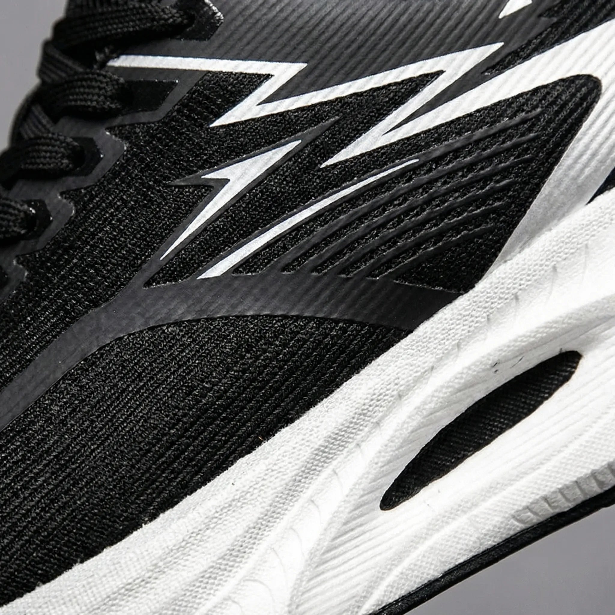 Marathon-Laufschuh mit Karbon-Platte und Air Cushion Ferse