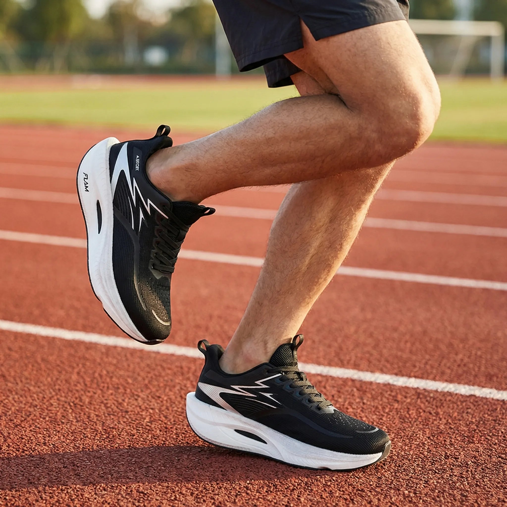 Marathon-Laufschuh mit Karbon-Platte und Air Cushion Ferse