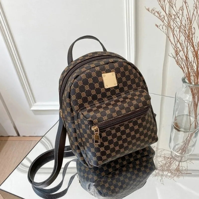 Kompakter modischer Rucksack mit gemustertem Design und Reißverschlusstasche