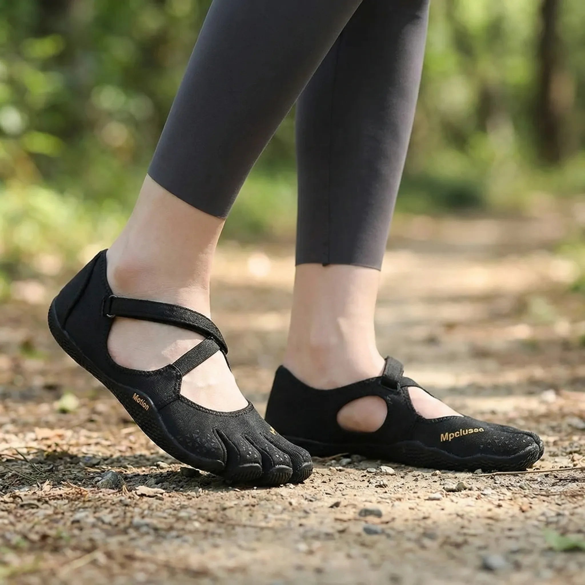 Fünf-Zehen-Minimalisten-Flachschuh mit Schlaufe und schnelltrocknender Sohle