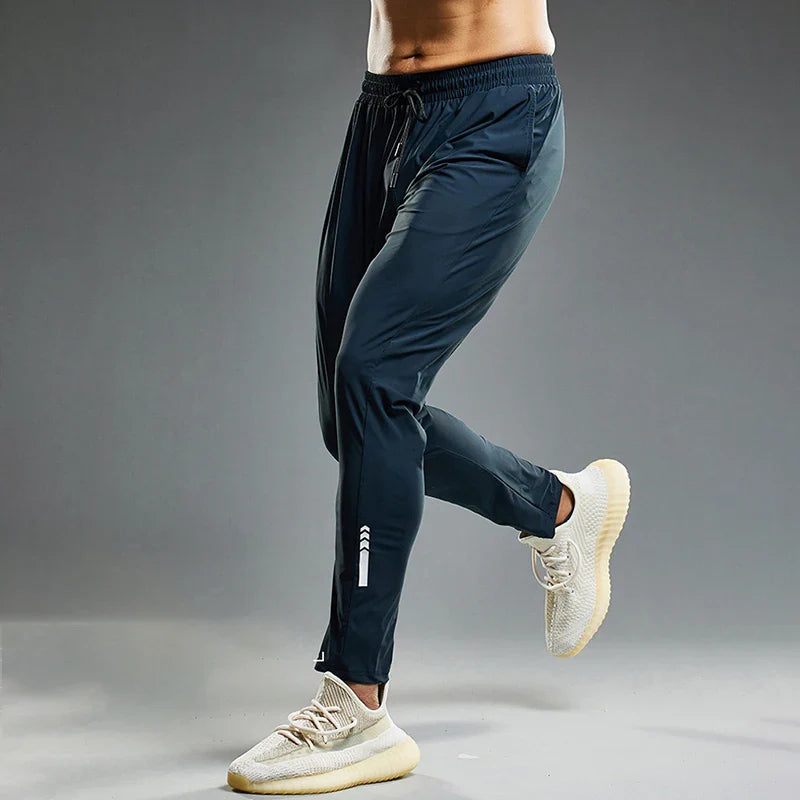 Herren Jogginghose Slim Fit für Training und Freizeit mit Reißverschlusstaschen
