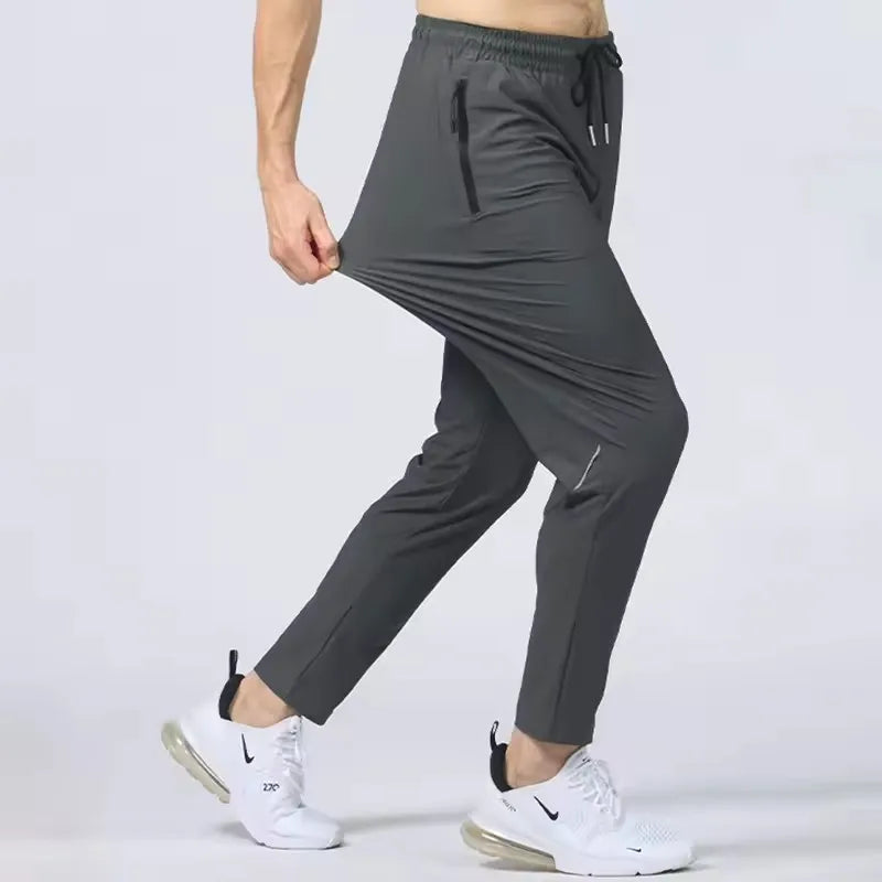 Herren Jogginghose Slim Fit für Training und Freizeit mit Reißverschlusstaschen