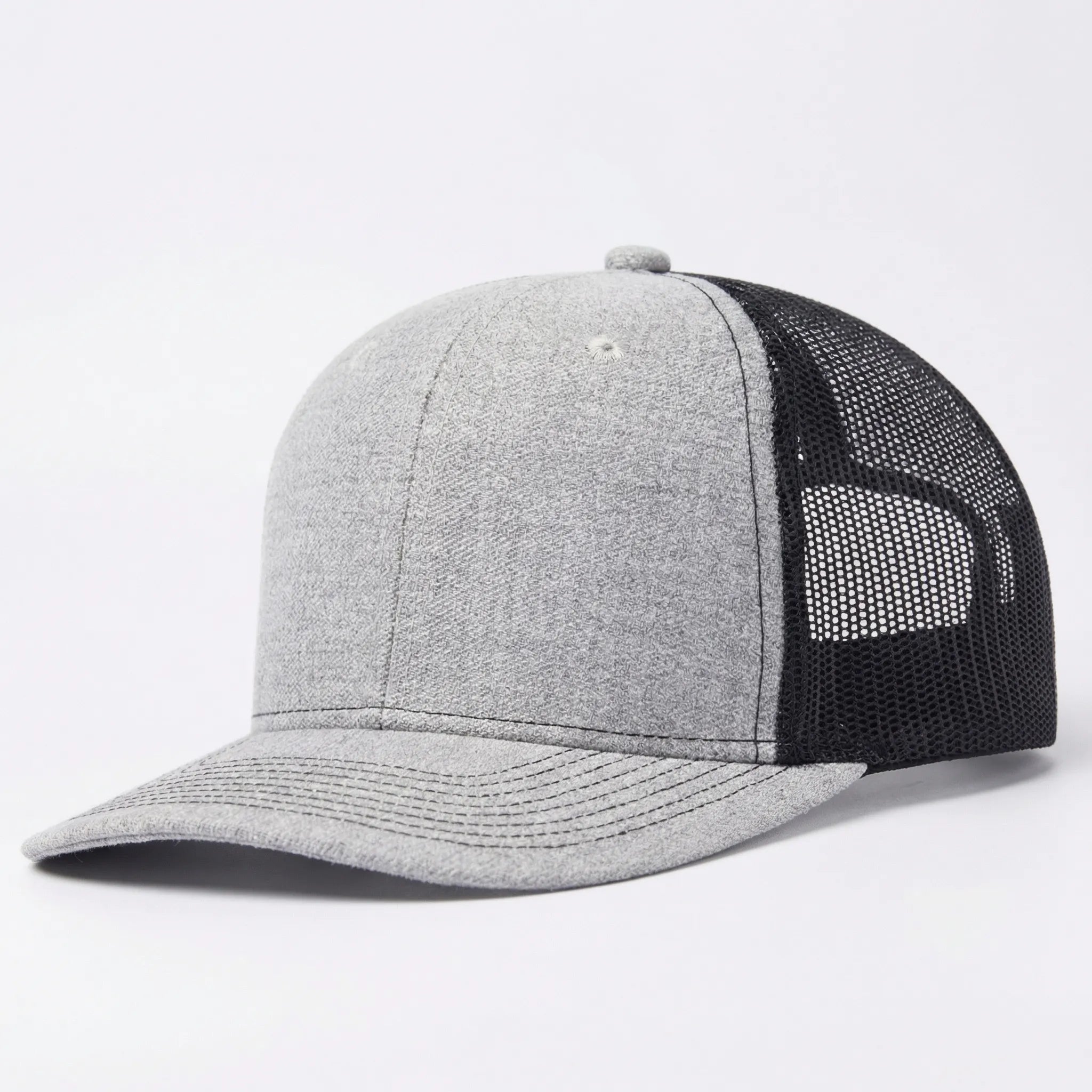 Unisex Trucker Cap mit gebogener Krempe und atmungsaktivem Mesh