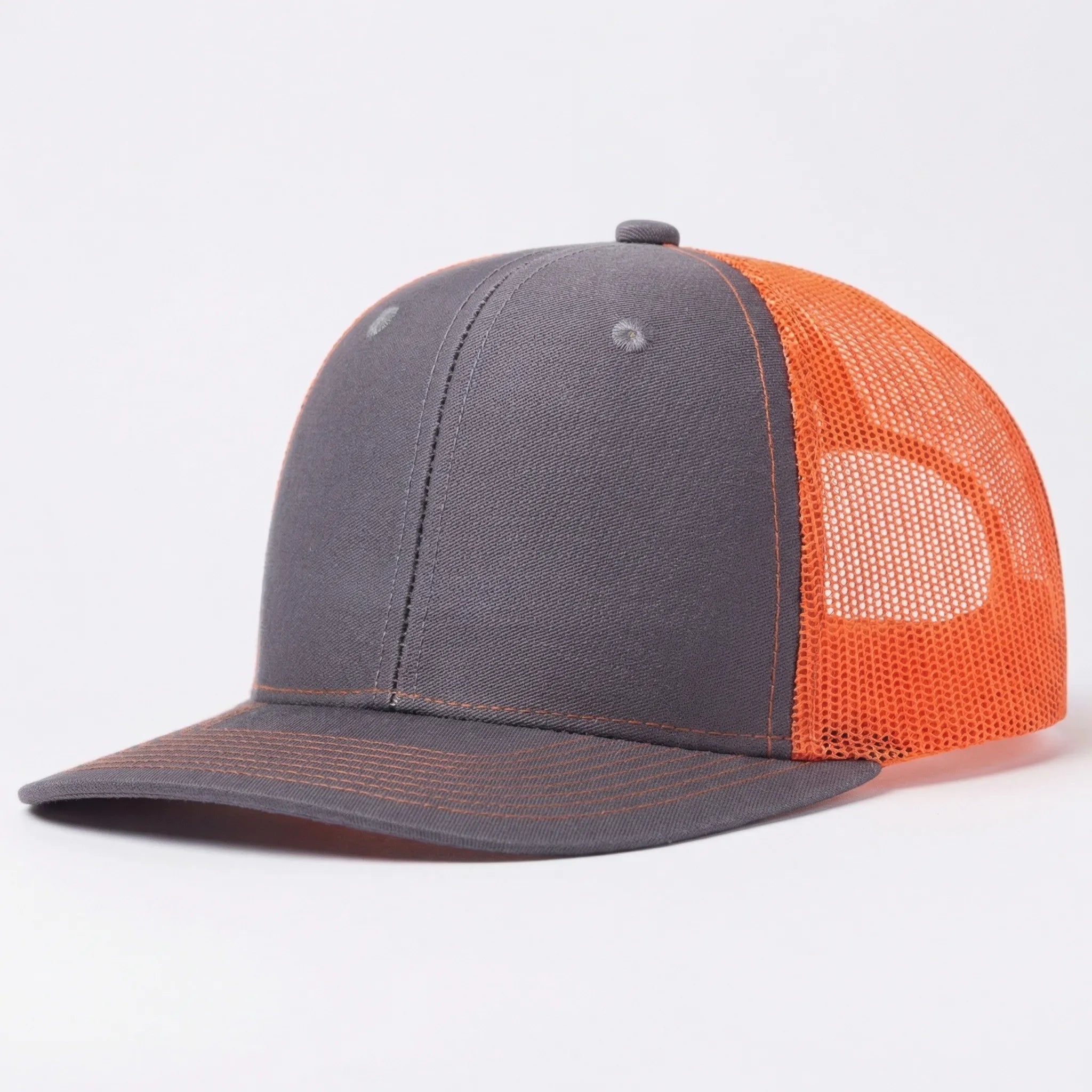 Unisex Trucker Cap mit gebogener Krempe und atmungsaktivem Mesh