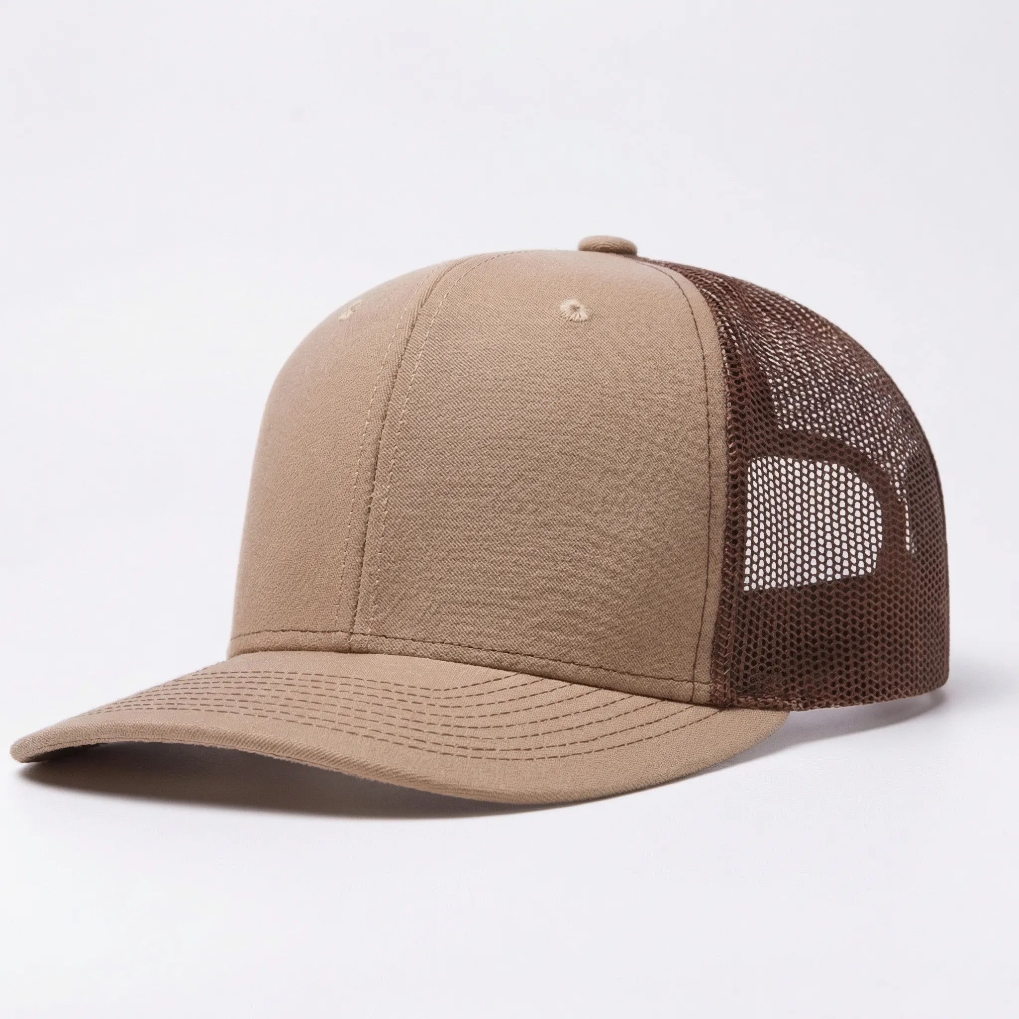 Unisex Trucker Cap mit gebogener Krempe und atmungsaktivem Mesh