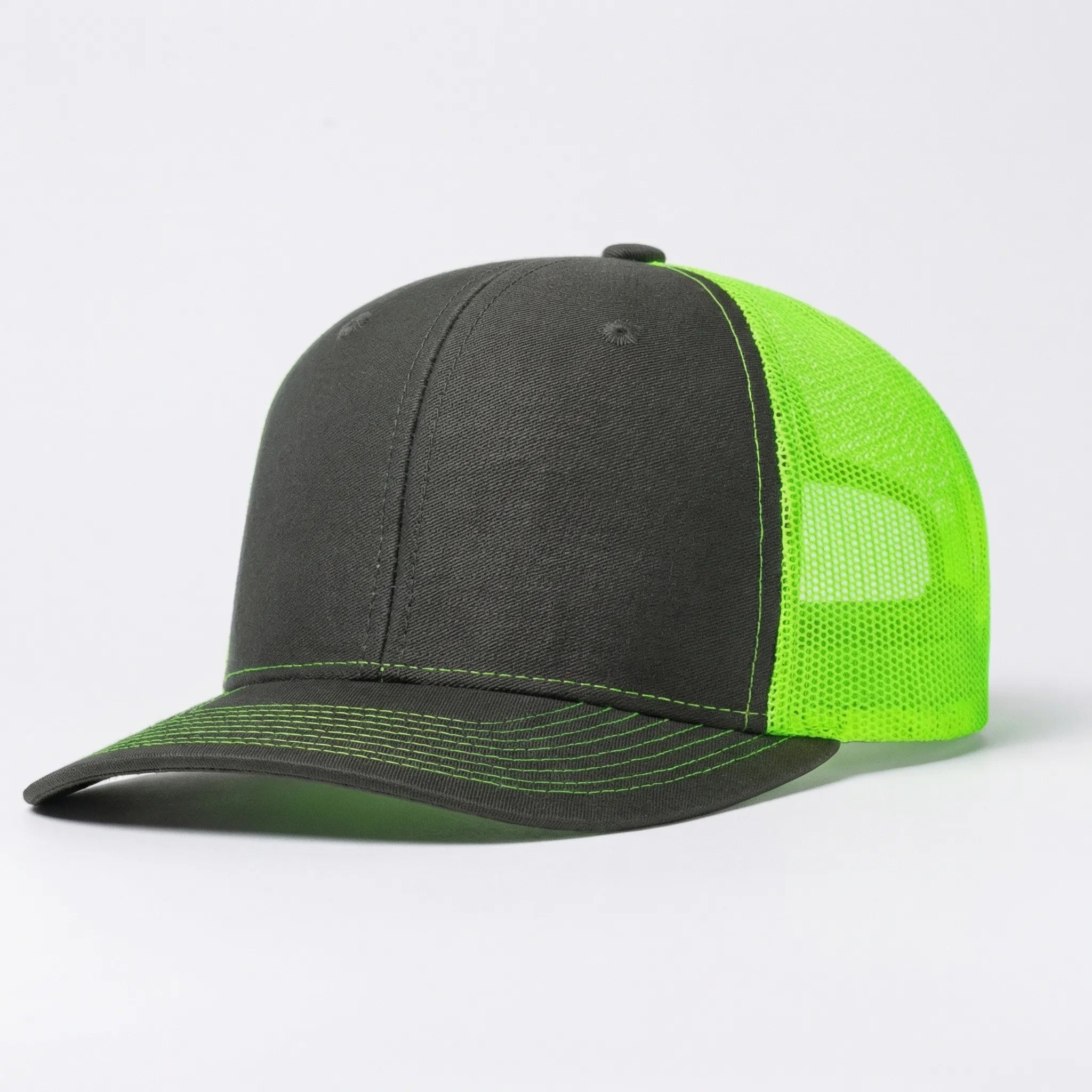 Unisex Trucker Cap mit gebogener Krempe und atmungsaktivem Mesh