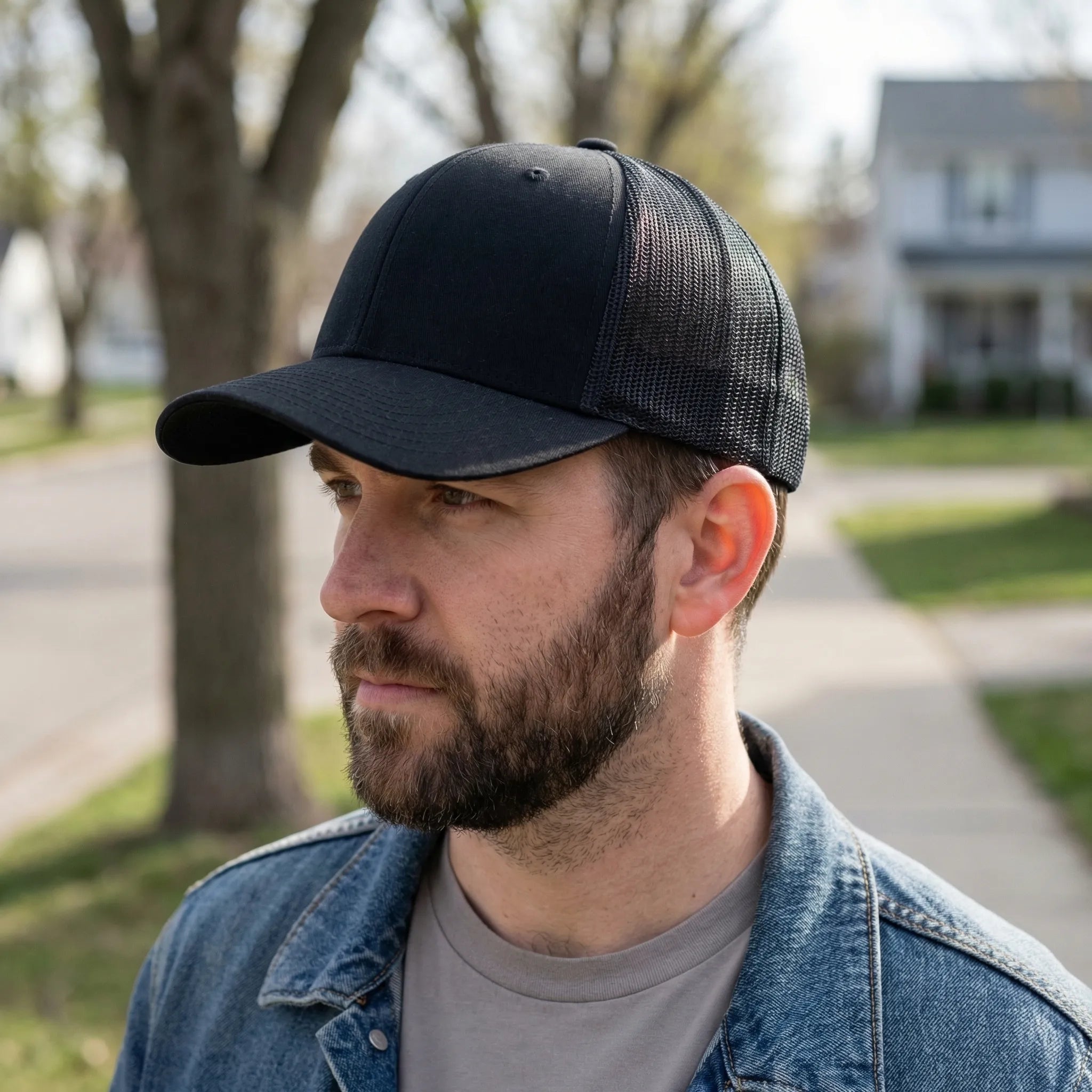 Unisex Trucker Cap mit gebogener Krempe und atmungsaktivem Mesh