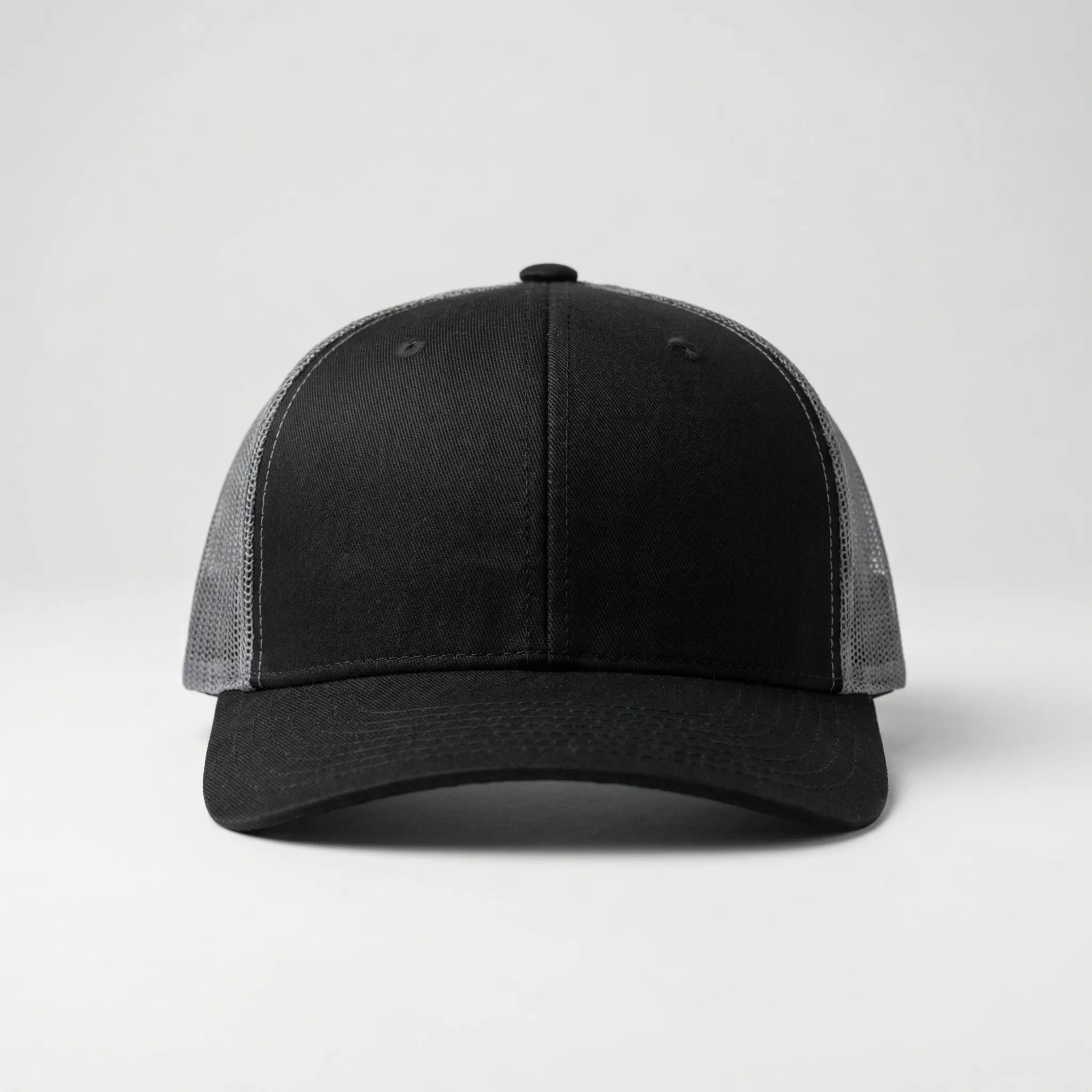 Unisex Trucker Cap mit gebogener Krempe und atmungsaktivem Mesh