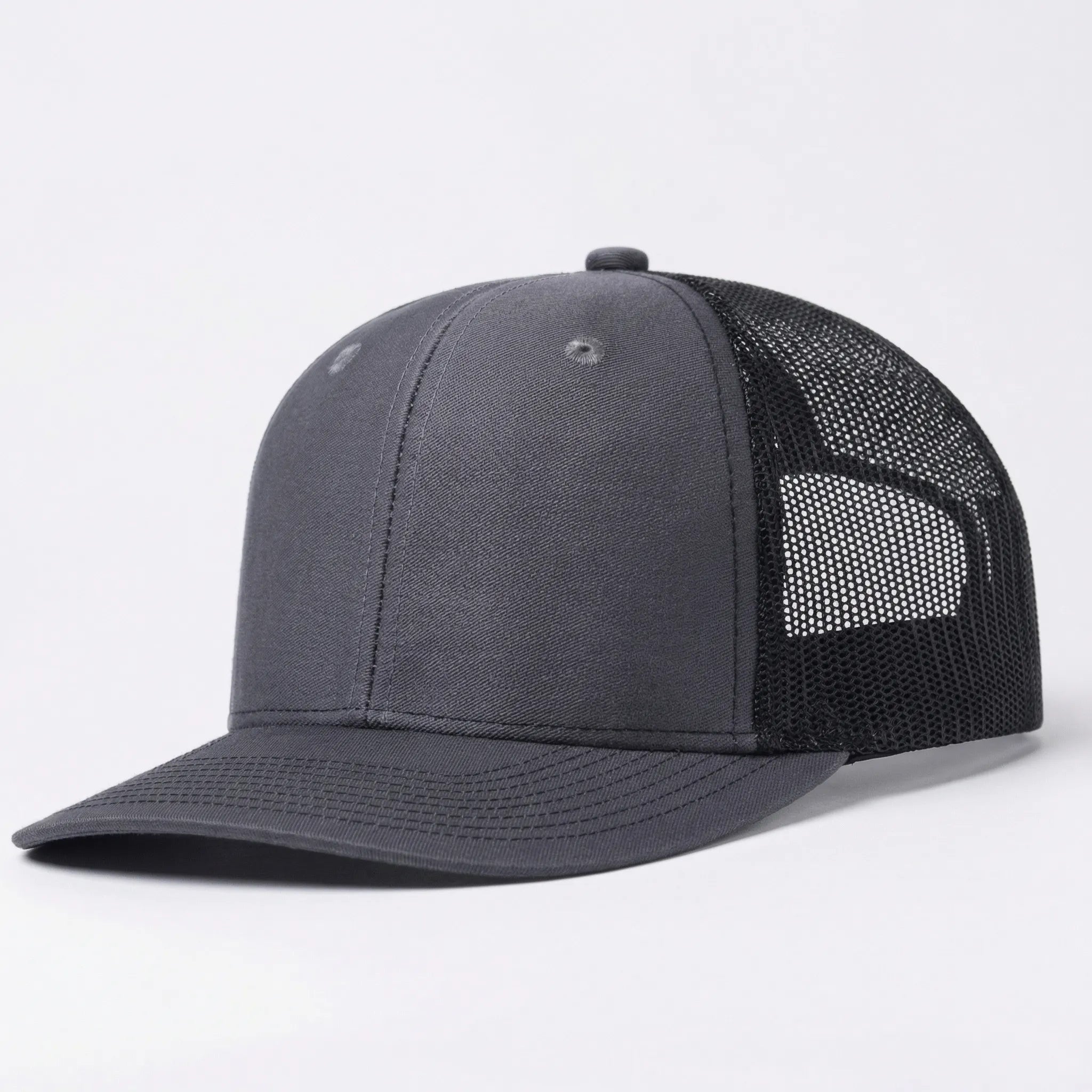 Unisex Trucker Cap mit gebogener Krempe und atmungsaktivem Mesh