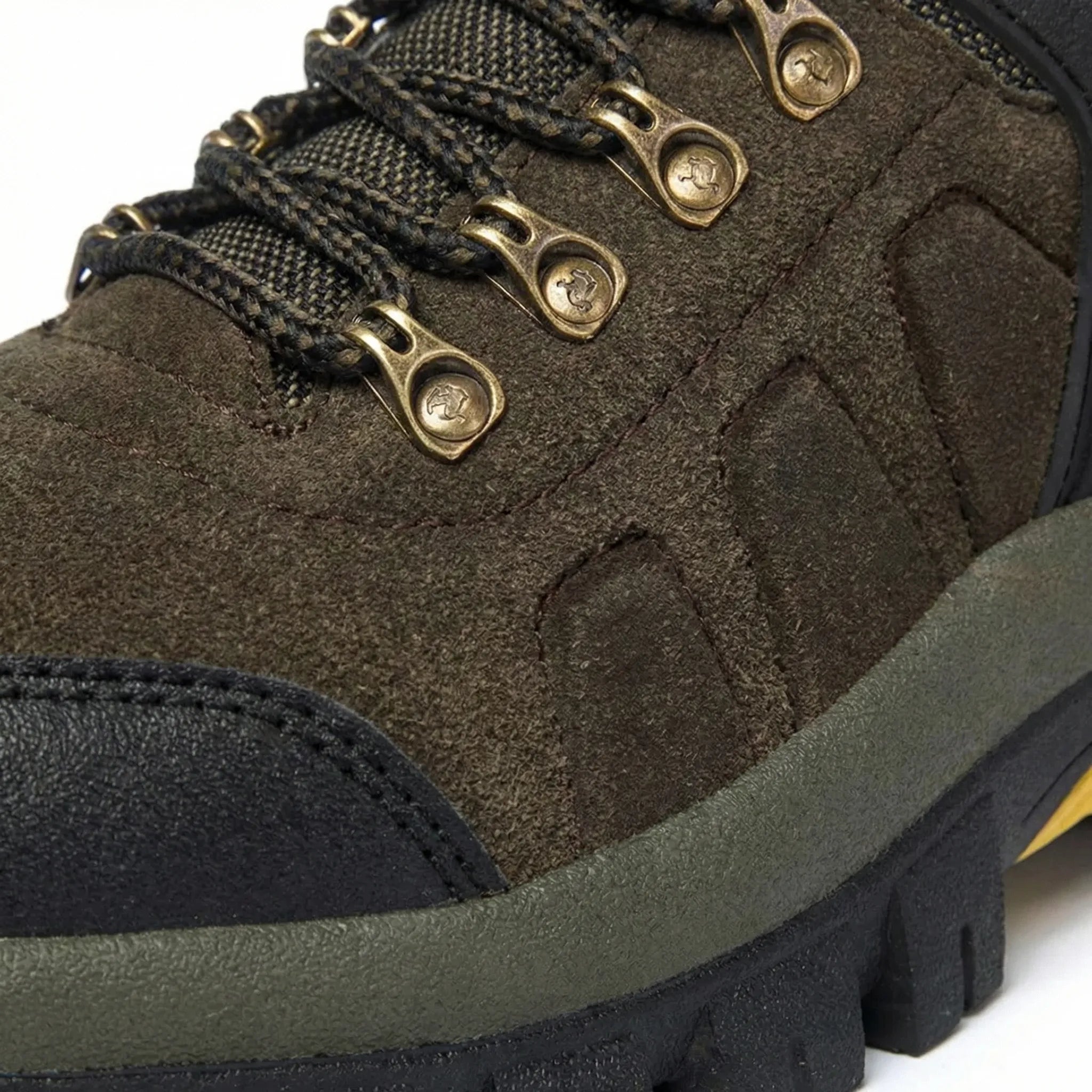 Wanderschuhe mit rutschfester Sohle und verstärkter Zehenkappe