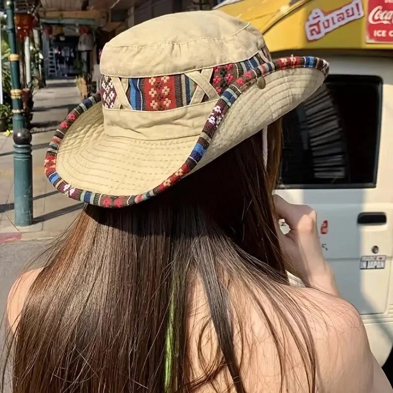 Breitkrempiger Outdoor-Bucket-Hat mit Boho-Webband und verstellbarem Kinnband
