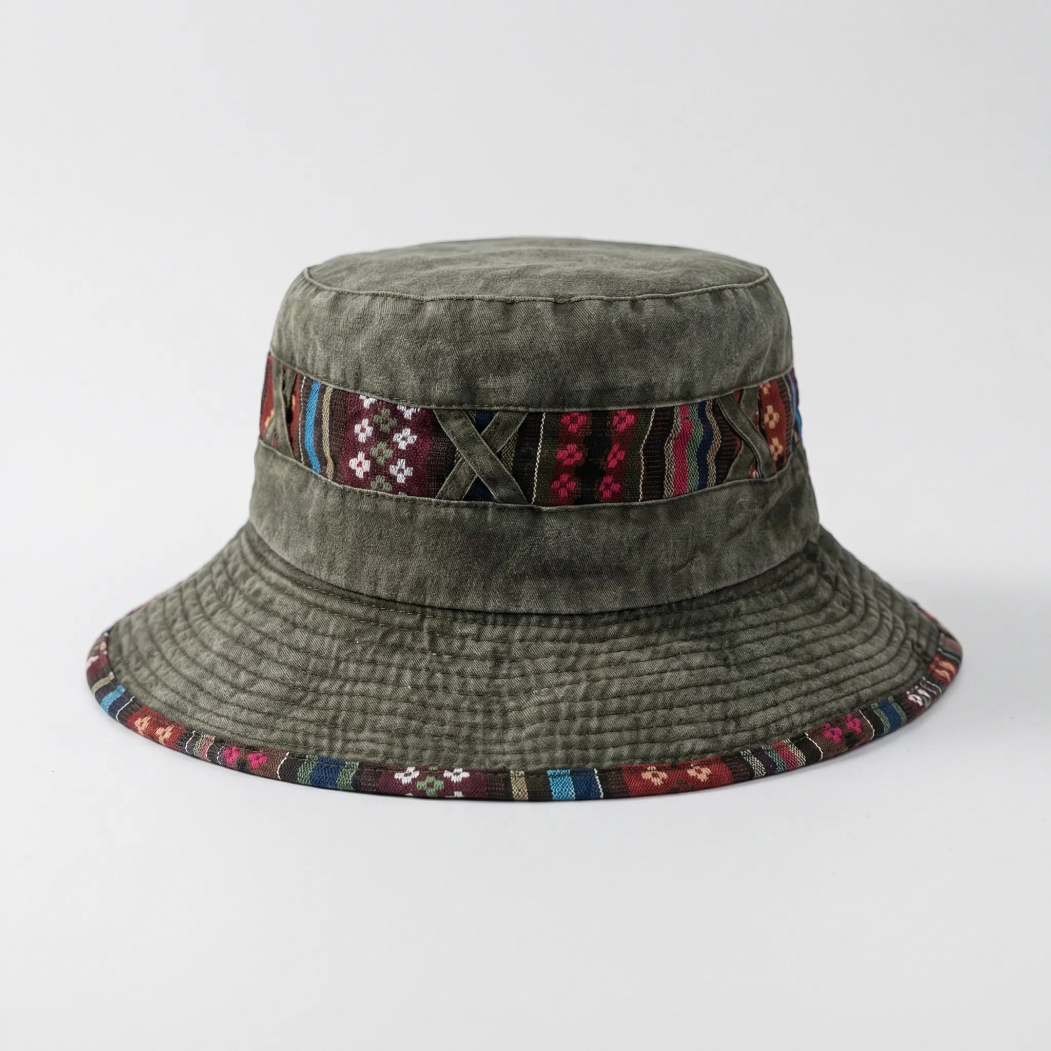 Breitkrempiger Outdoor-Bucket-Hat mit Boho-Webband und verstellbarem Kinnband