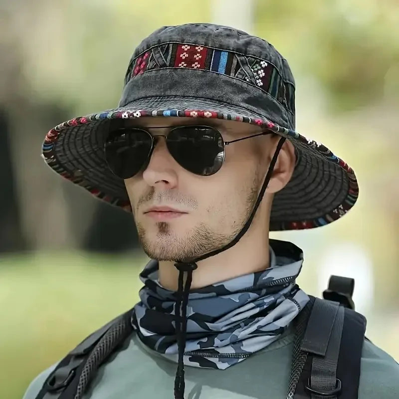 Breitkrempiger Outdoor-Bucket-Hat mit Boho-Webband und verstellbarem Kinnband