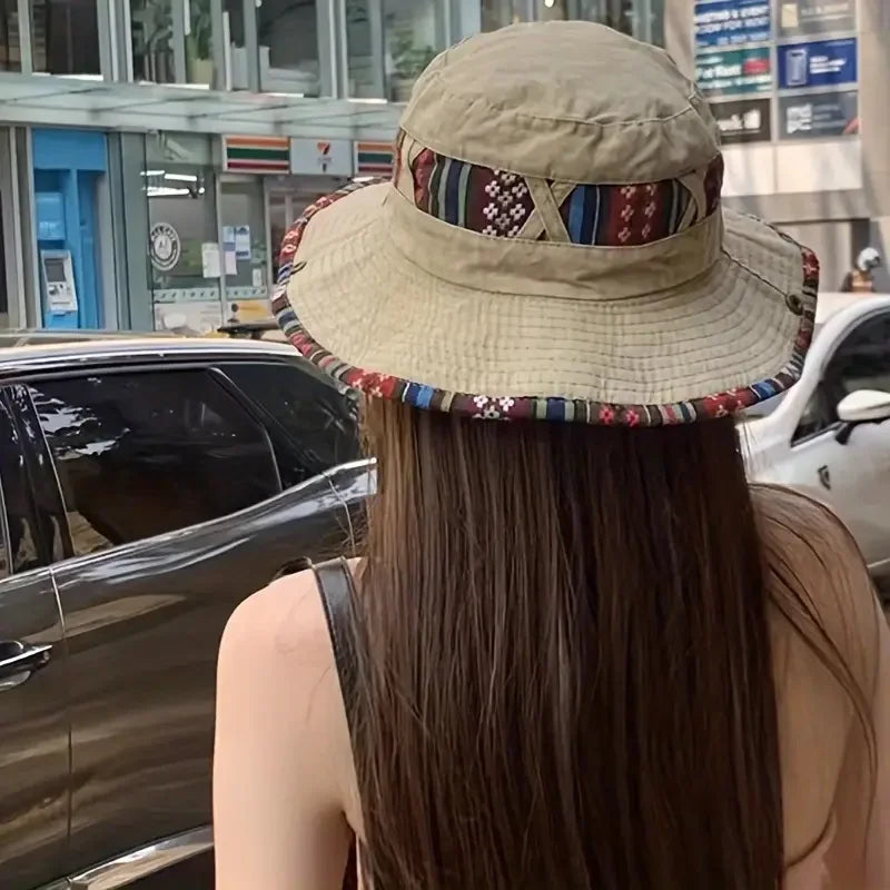 Breitkrempiger Outdoor-Bucket-Hat mit Boho-Webband und verstellbarem Kinnband