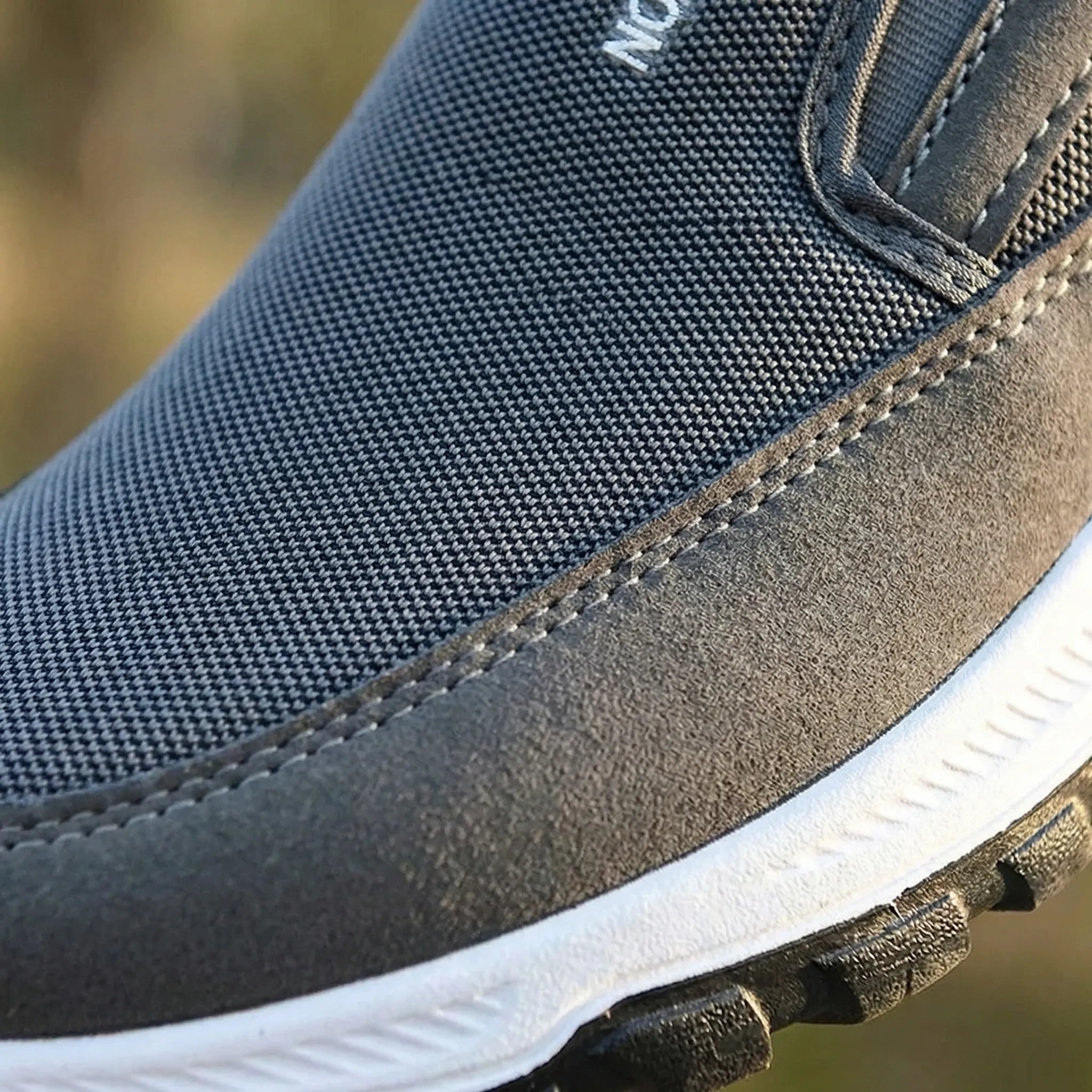 Herren Slip-On Wanderschuhe mit Mesh-Obermaterial und griffiger Profilsohle