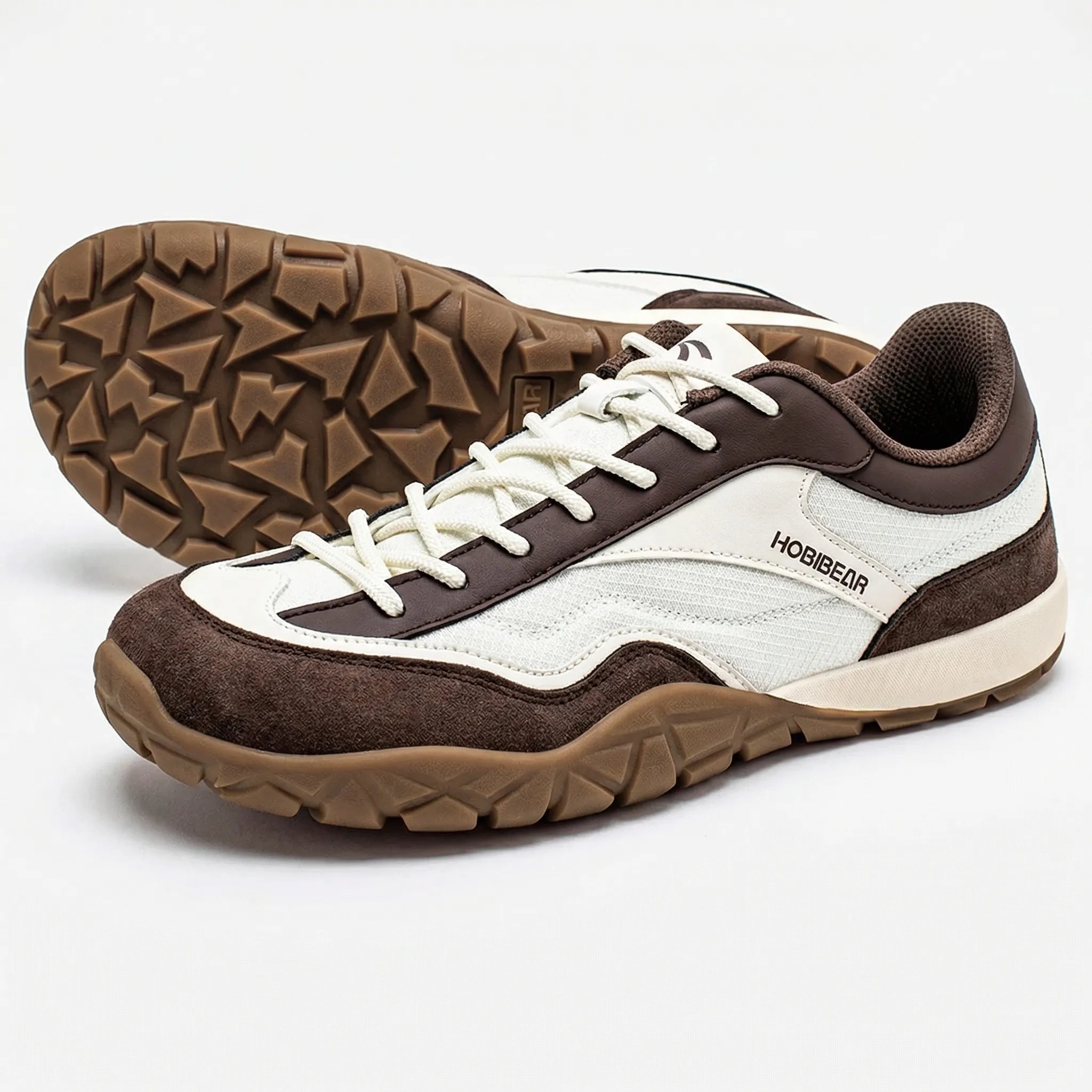 Breitschaftiger Trailwanderschuh mit rutschfester Sohle und Retro-Design