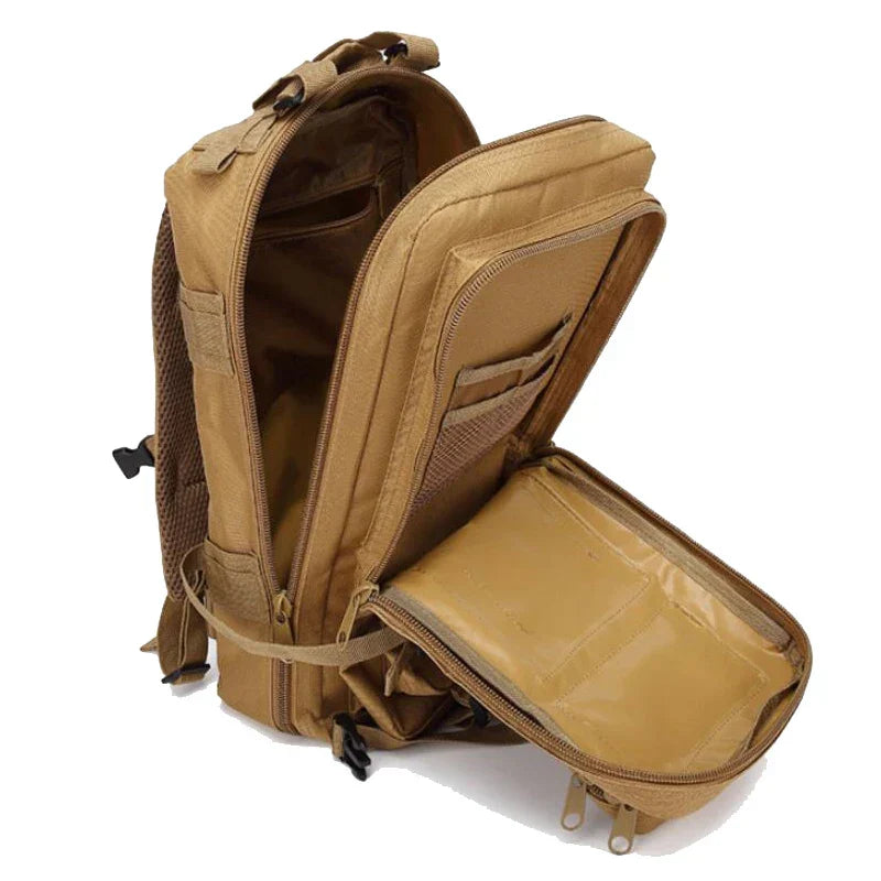 Wanderrucksack mit mehreren Fächern, gepolsterten Trägern und Kompressionsgurten
