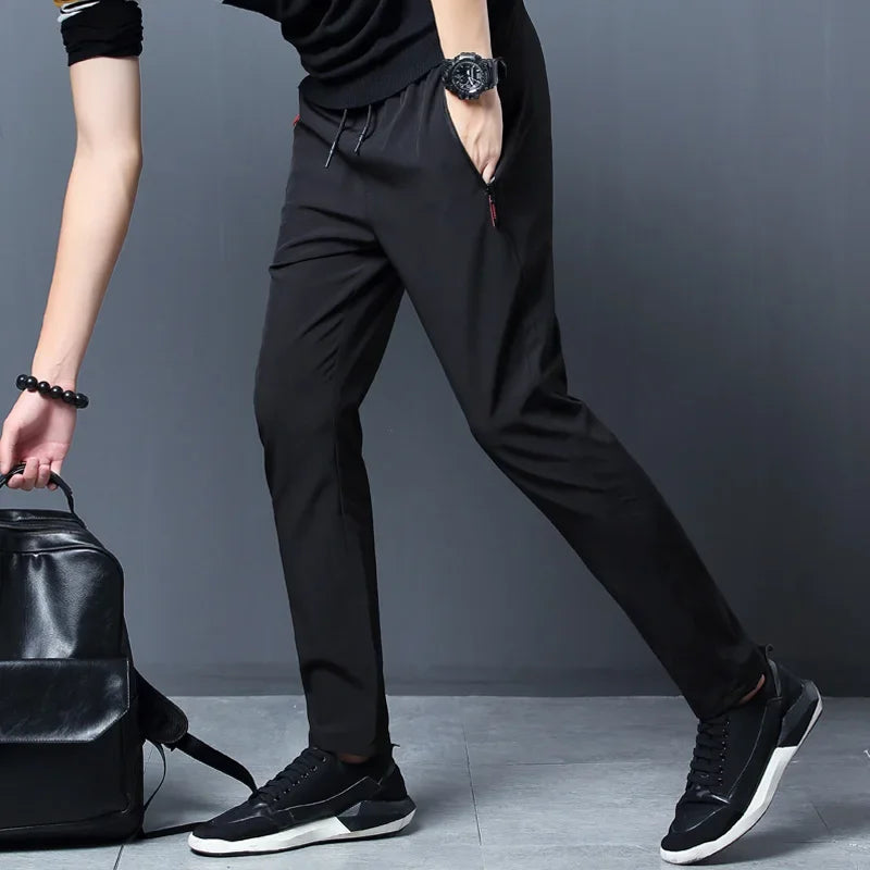 Slim Straight Jogger-Hose mit elastischem Bund und Reißverschlusstaschen