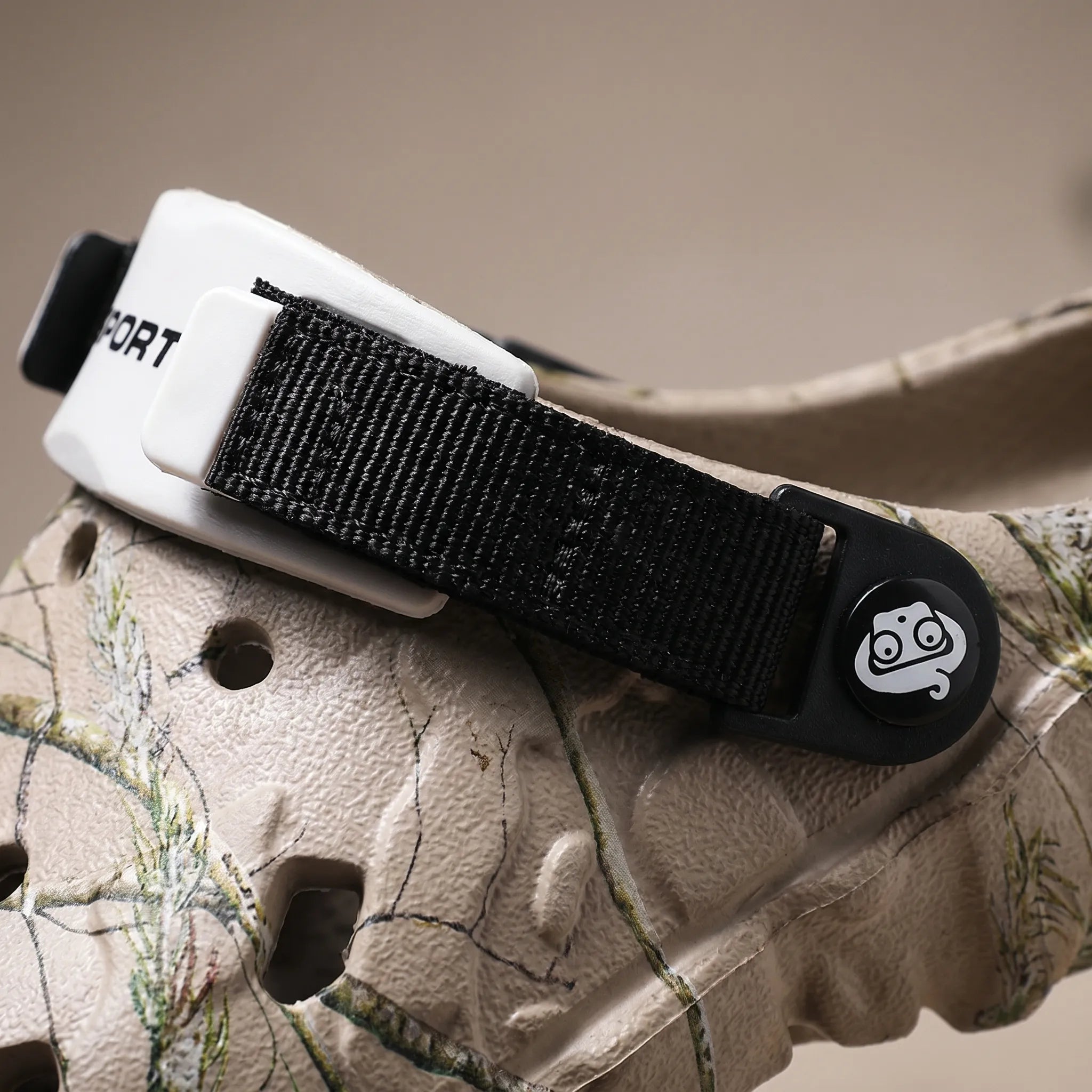 Herren-Clogs Camouflage leicht atmungsaktiv mit verstellbarem Fersengurt