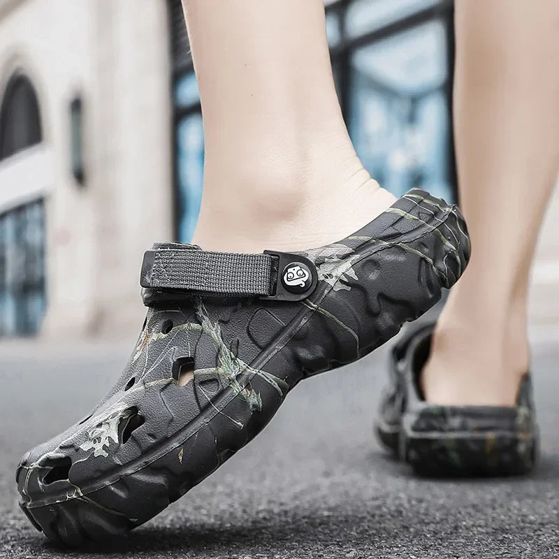 Herren-Clogs Camouflage leicht atmungsaktiv mit verstellbarem Fersengurt