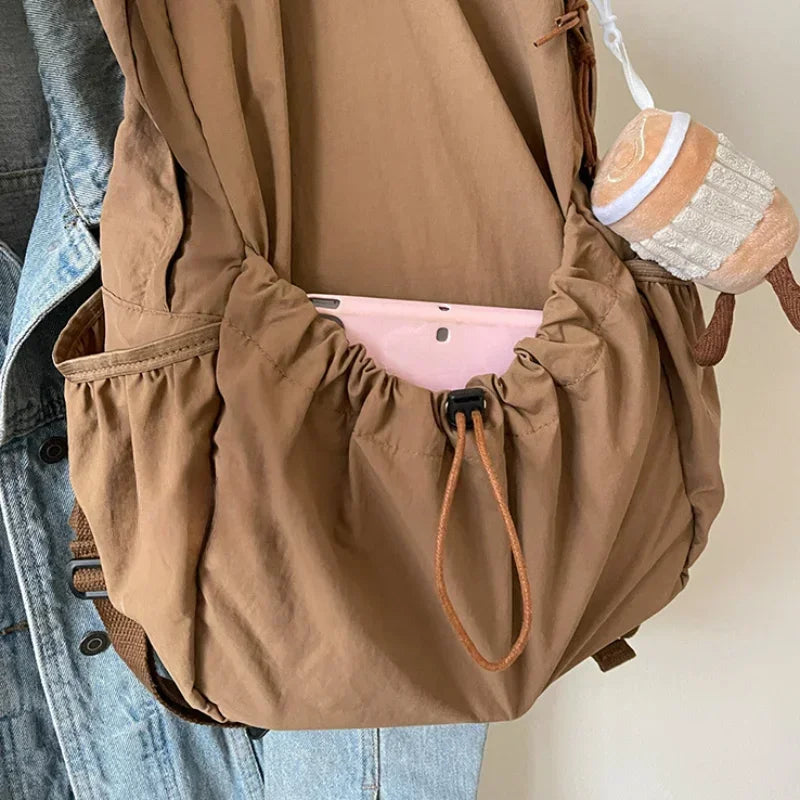 Großvolumiger Nylon-Rucksack leicht mit Plissiér-Silhouette