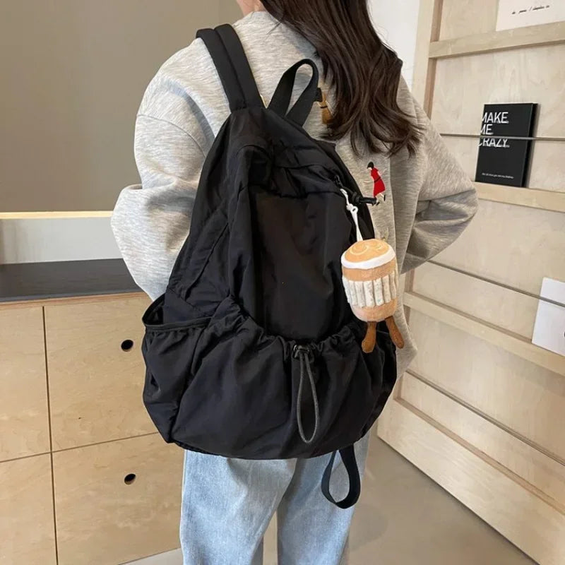 Großvolumiger Nylon-Rucksack leicht mit Plissiér-Silhouette