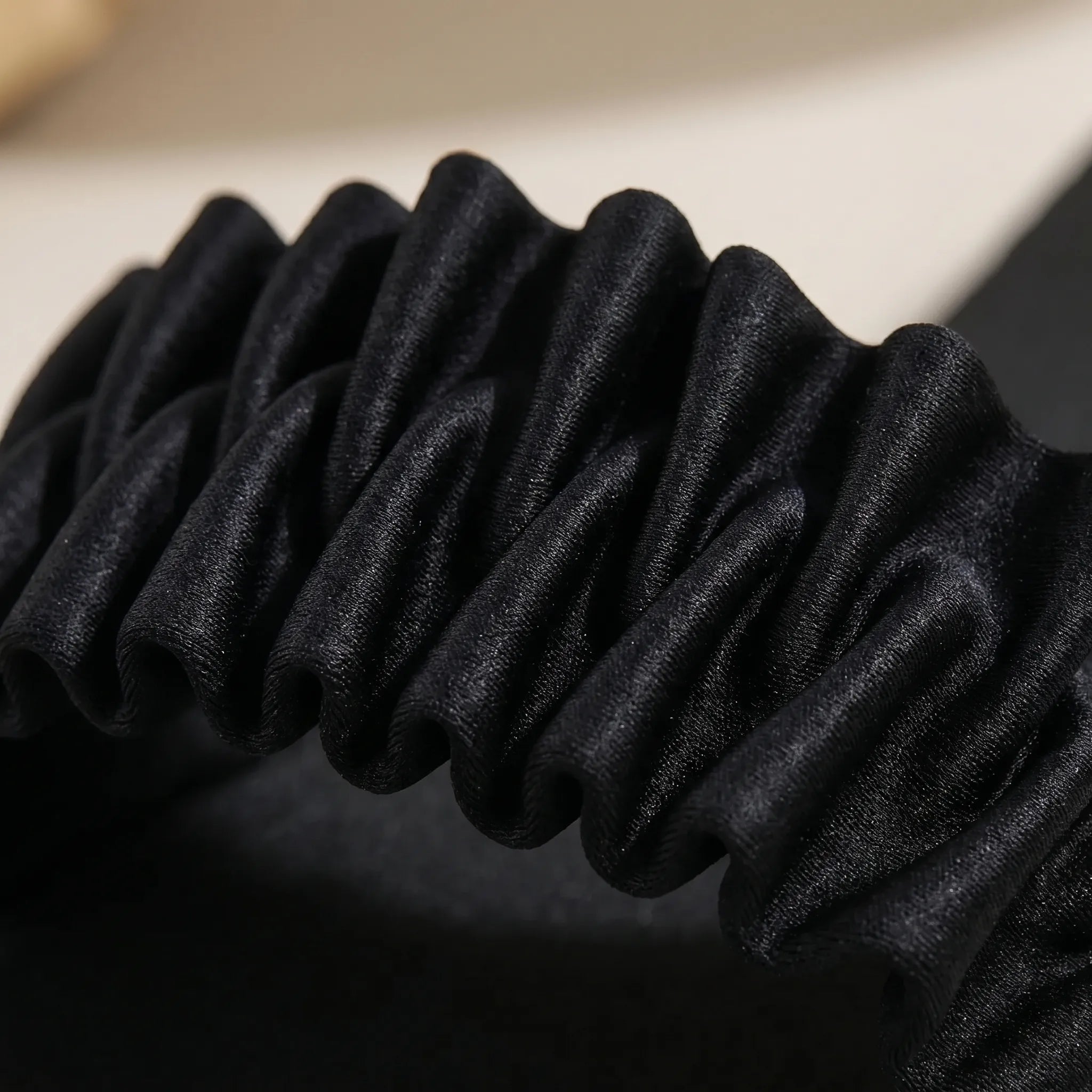 Plattformsandalen mit Kreuzriemen und elastischer Fersenkappe
