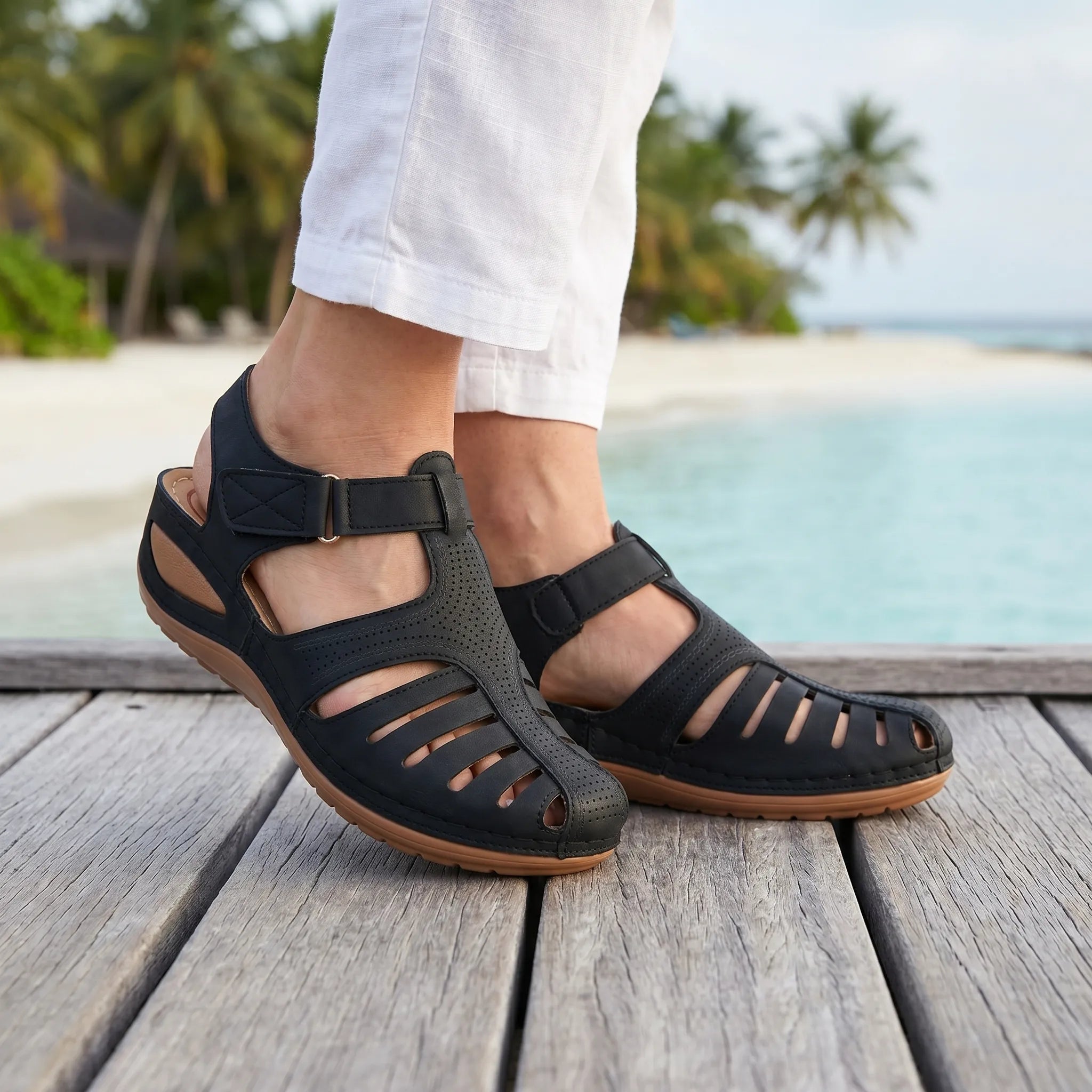 Damen-Sommersandale mit Keilabsatz, perforiert, atmungsaktiv, breite Zehenbox