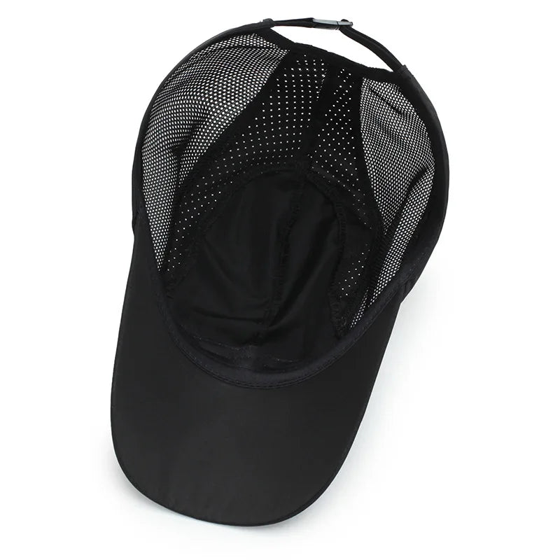 Leichte UV-Baseballkappe mit atmungsaktivem Mesh und breitem Schirm für Outdoor-Aktivitäten