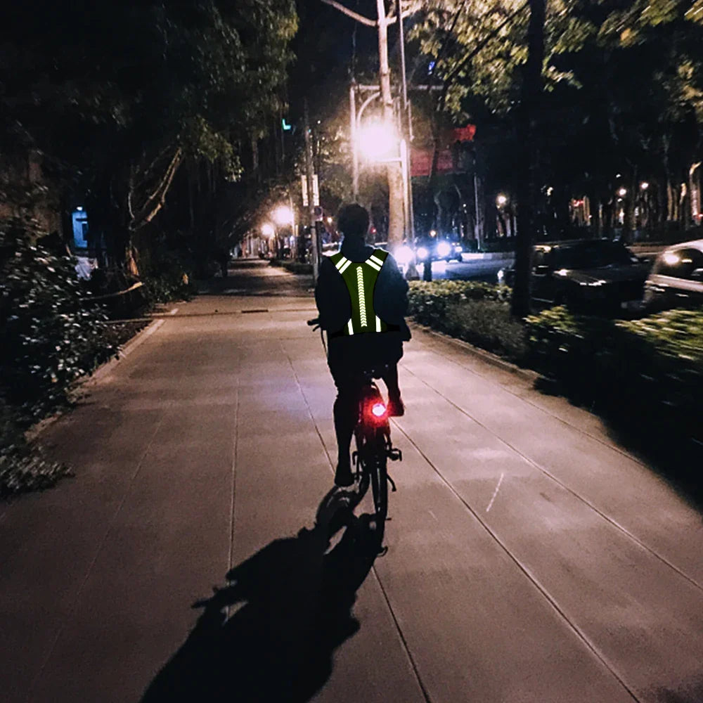 Hochsichtbare Laufweste mit reflektierenden Paneelen V-förmiges Design